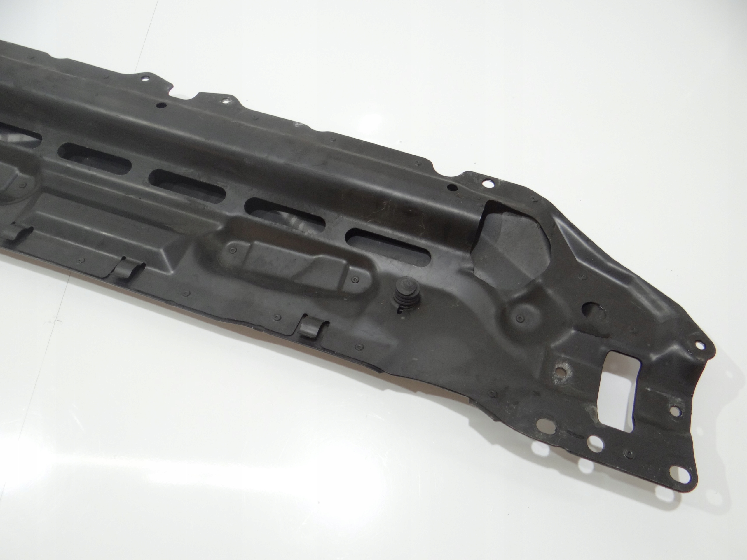 držák stěny předního BMW E61 LCI 7033741 (4295594)