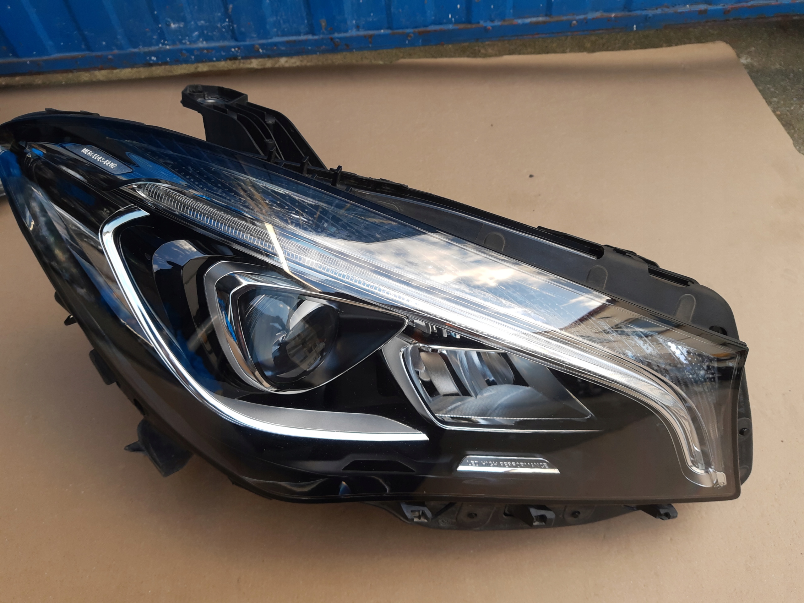 MERCEDES КЛА W117 РЕСТАЙЛИНГ ПРАВА ФАРА LED
