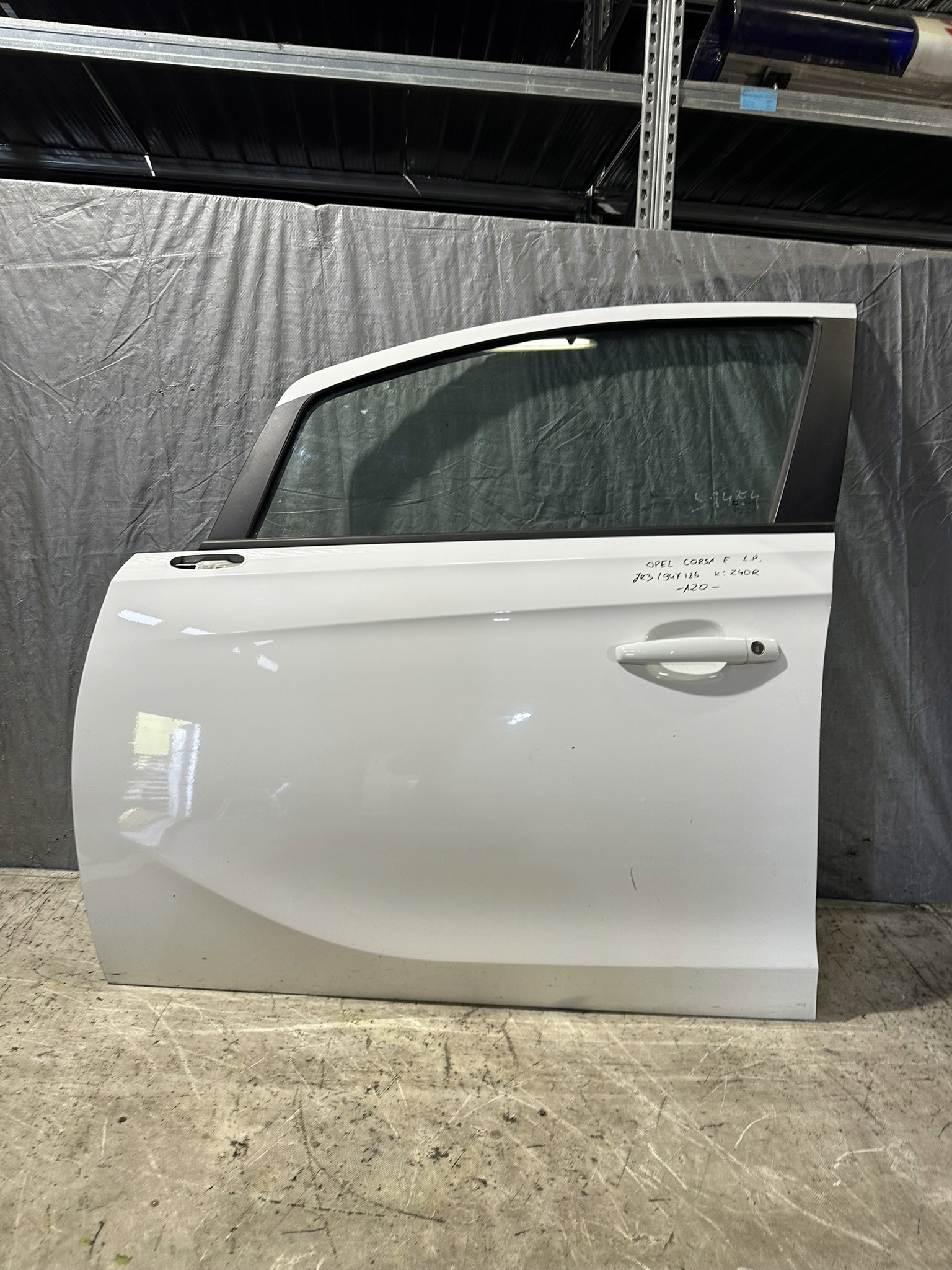 dveře levý předek OPEL CORSA E Z40R