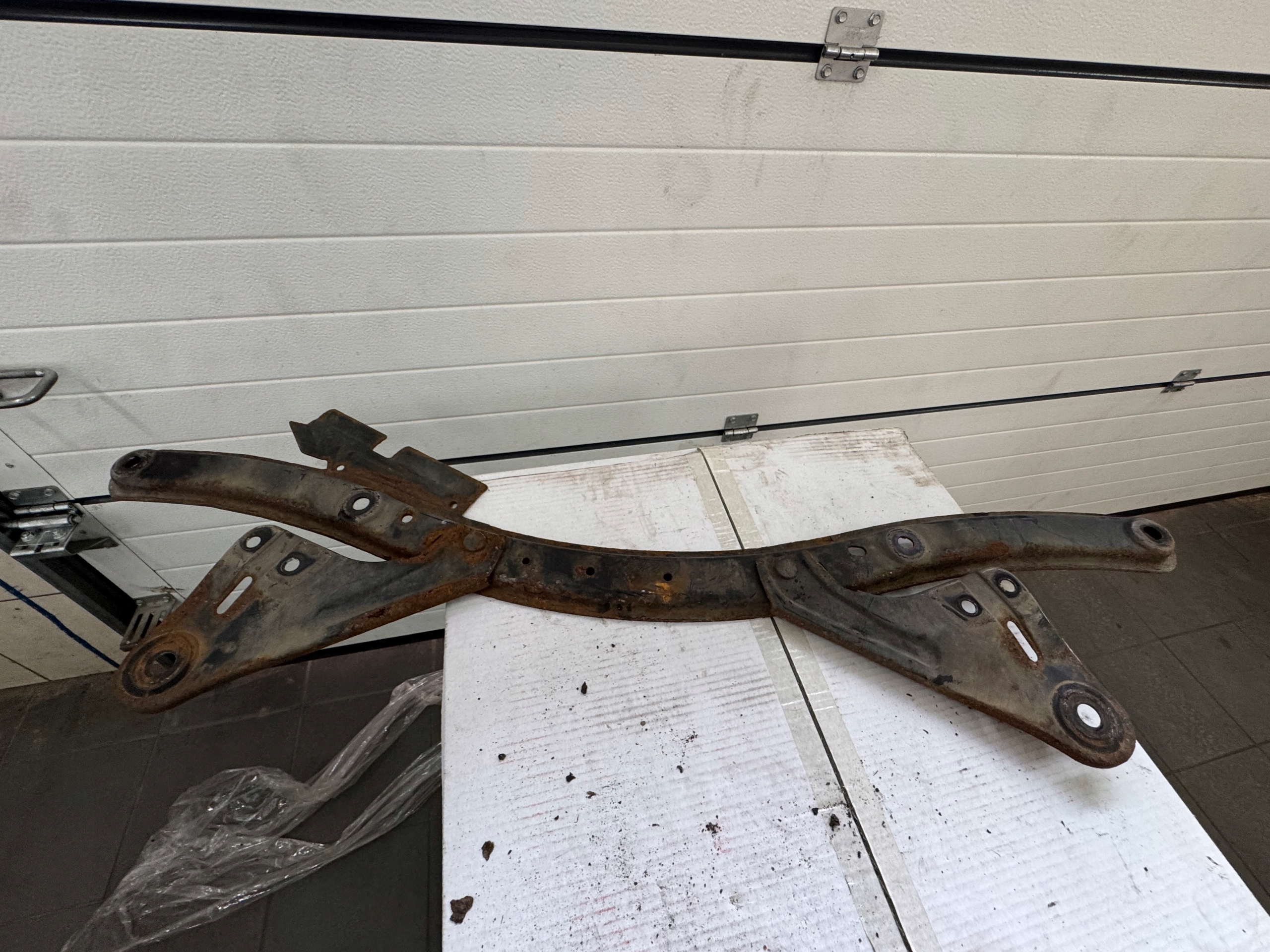 Stütze träger SANEK FORD FOCUS MK3