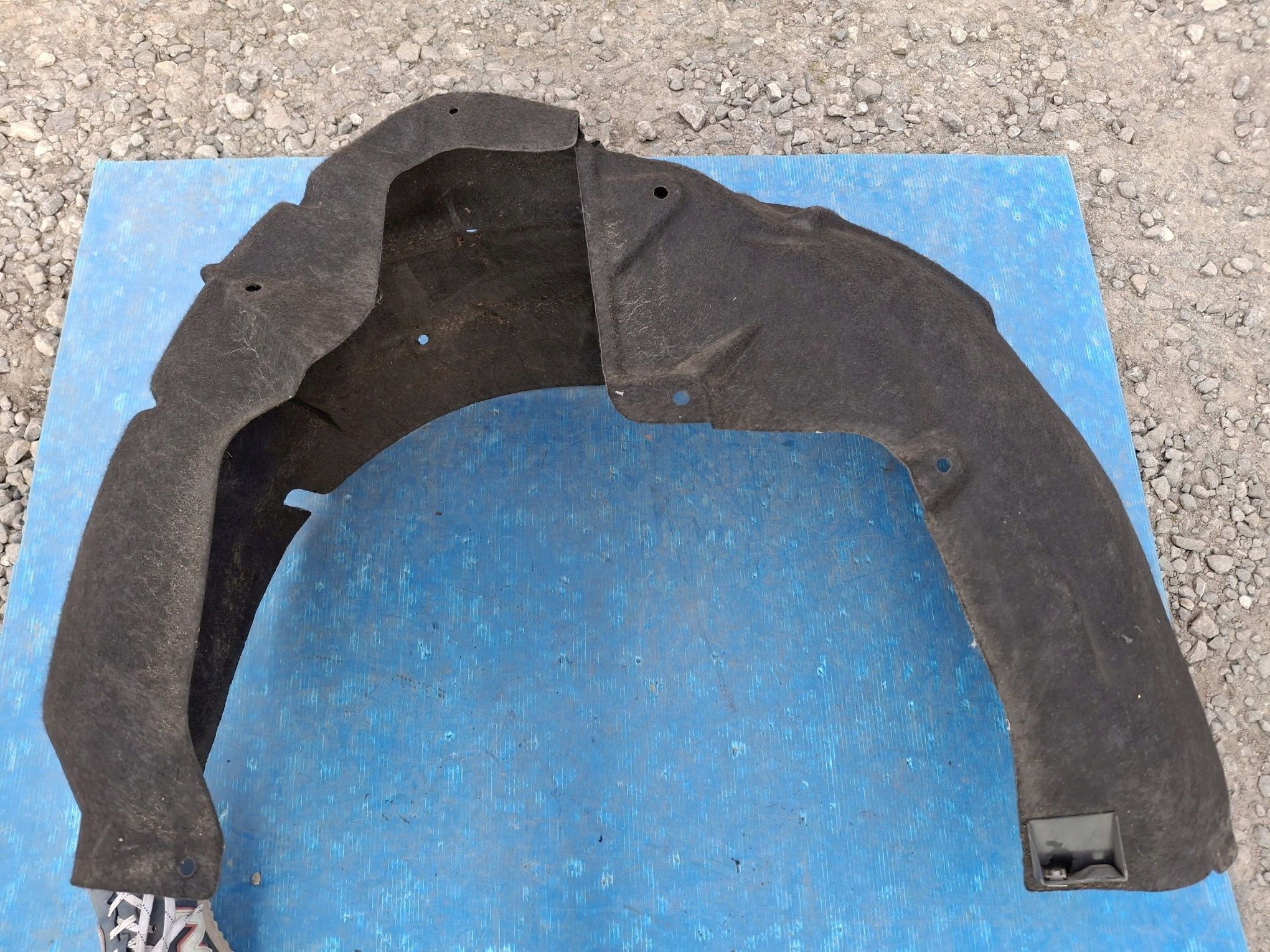 mudguard left rear. TESLA MODEL 3 2017R->