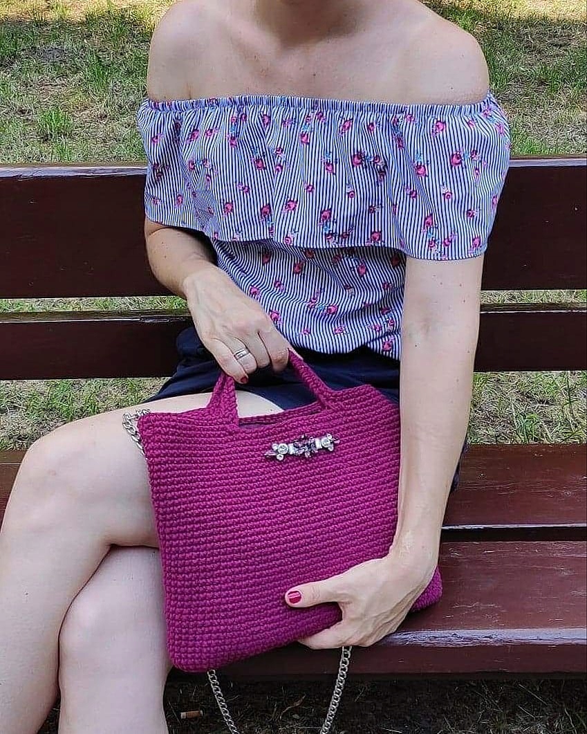 Kabelka handmade vínová pletená s řetízkem