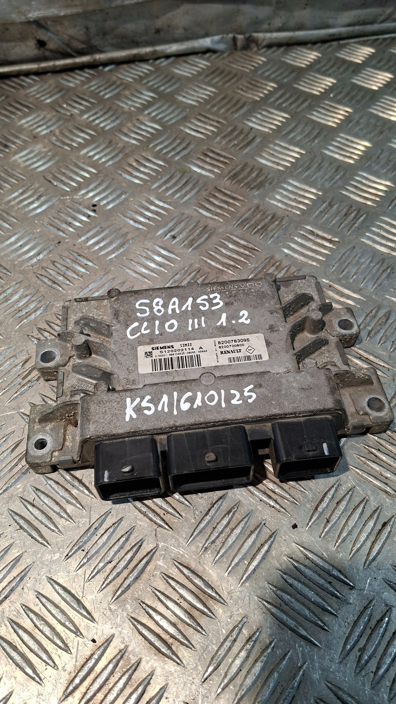 control unit of the engine RENAULT CLIO III 1.2