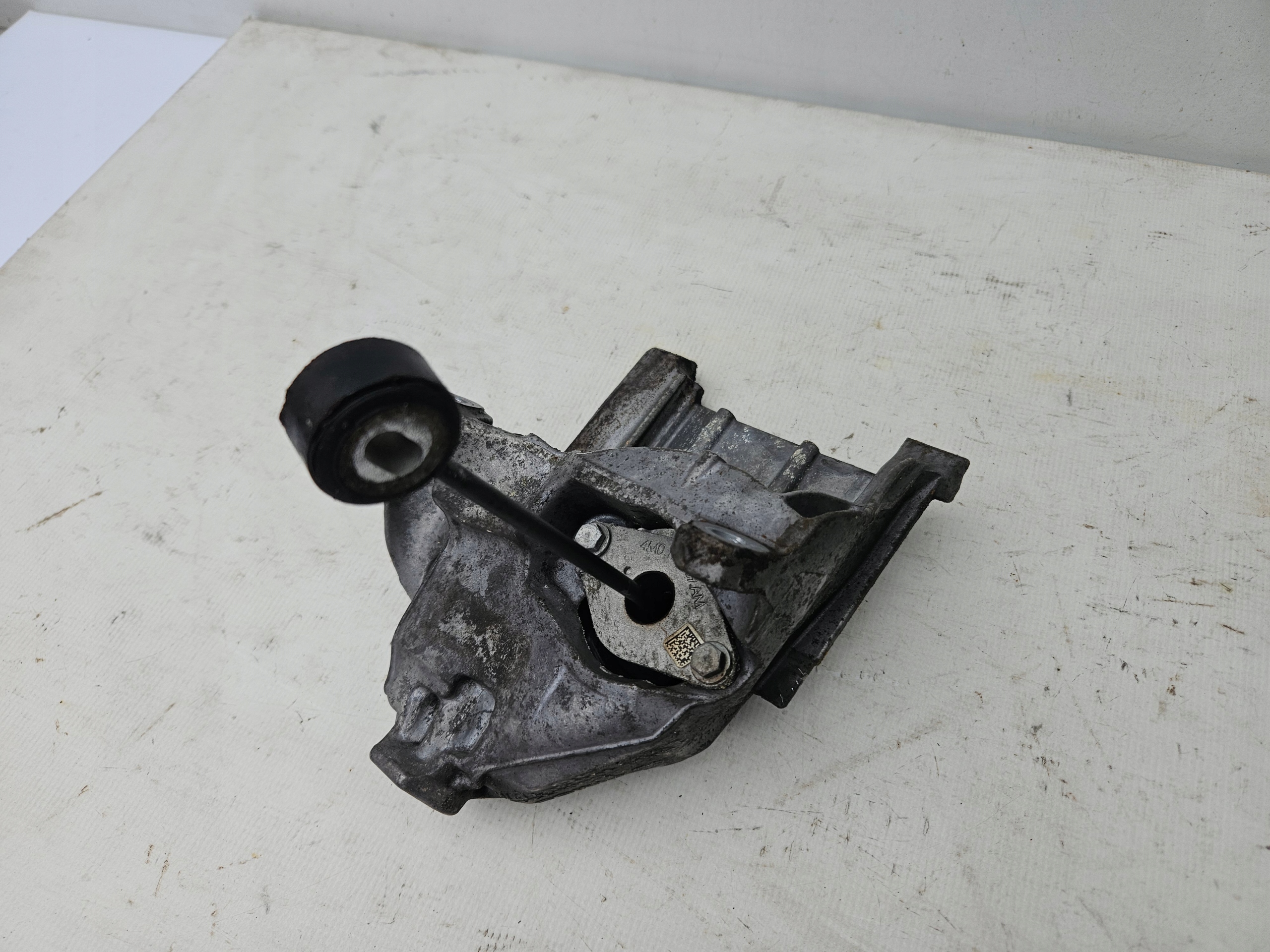 holder left holder left engine mount AUDI A4 B9 2.0 TFSI 2.0T CYM