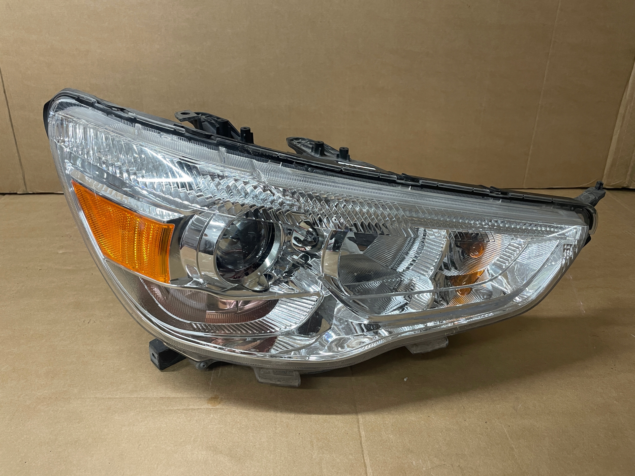 MITSUBISHI ASX 10r- ФАРА ПРАВА ПЕРЕД ПЕРЕДНІЙ БІ-КСЕНОН ІДЕАЛ.