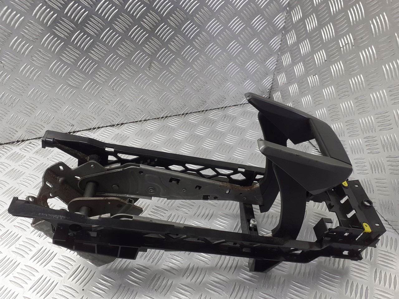 DŹWIGNIA RĘCZNEGO HAMULCA OPEL ZAFIRA B 13237304AR