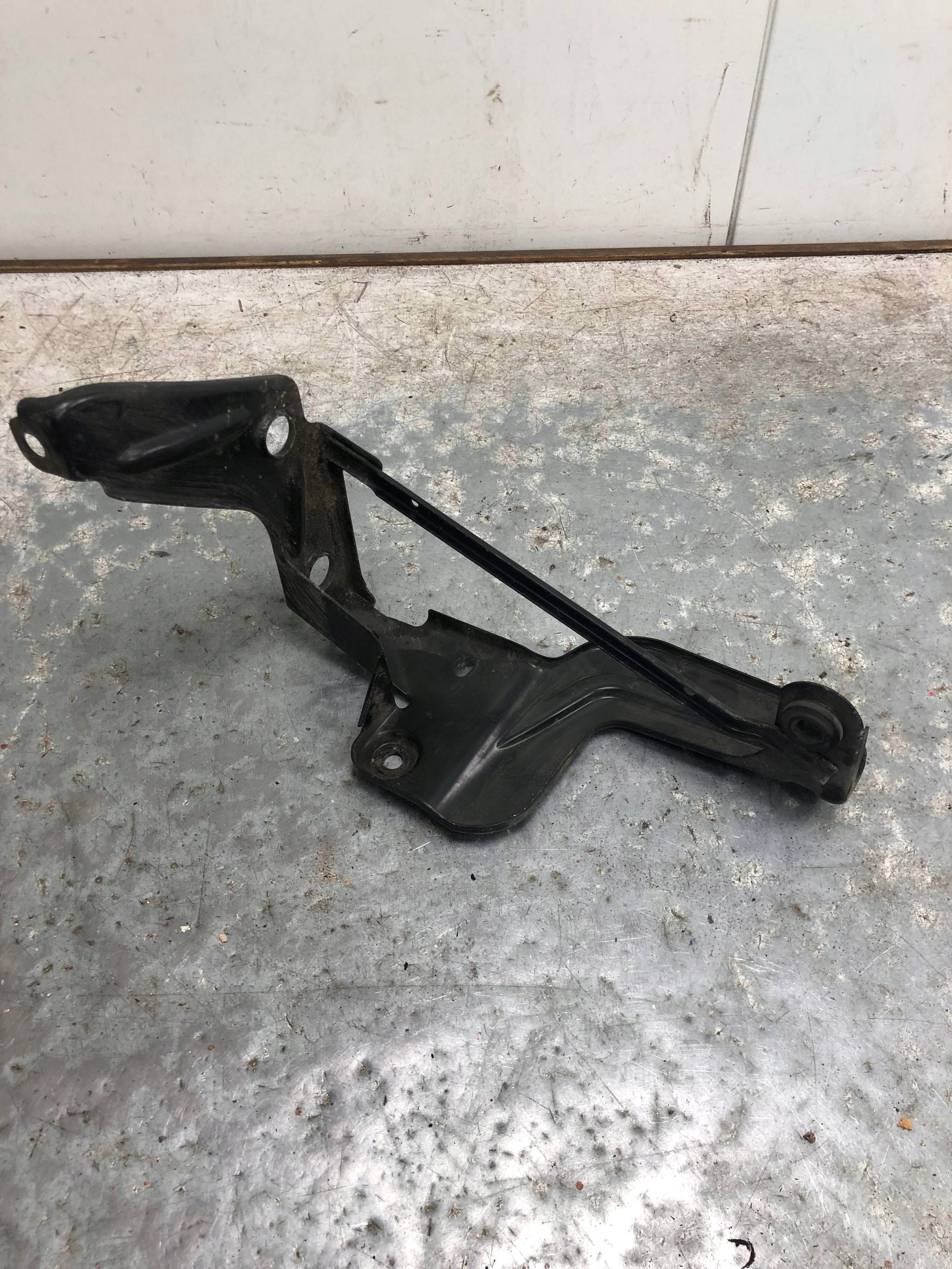 Console Support plaque Intercooler Droit AUDI A6 C6 4F0145814