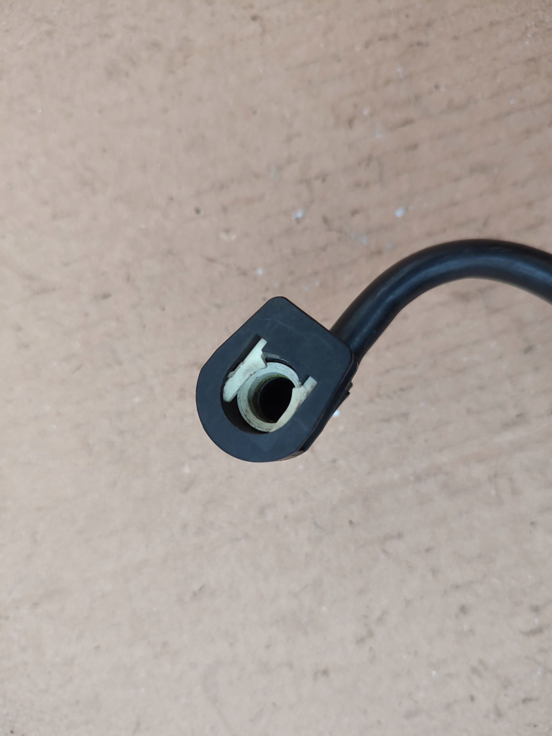 fuel line Opel Astra J 13336672