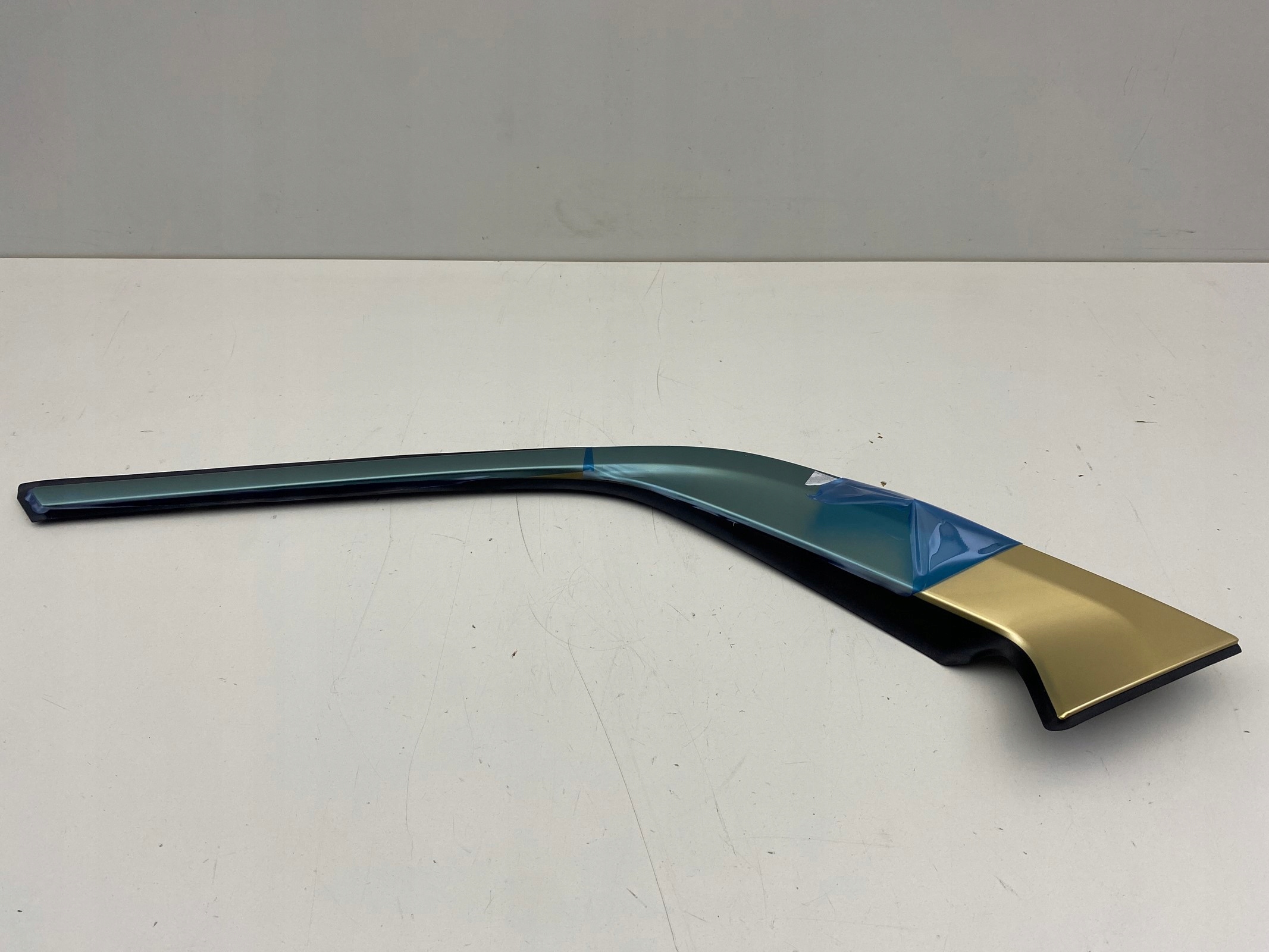 BMW XM G09 LEWA LISTWA BŁOTNIKA TYŁ GÓRNA OSŁONA TYLNA 22-