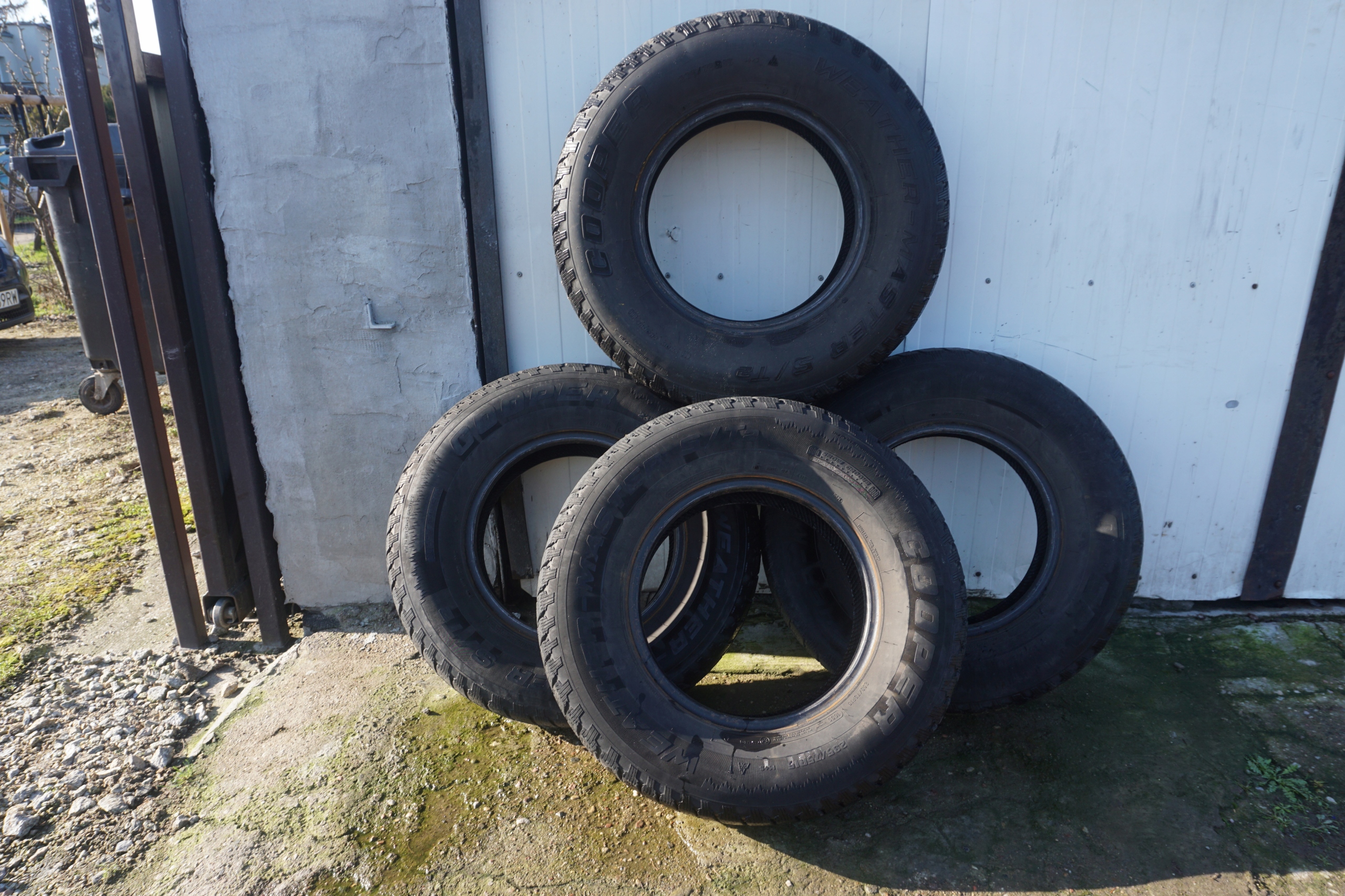OPONY COOPER WEATHER MASTER 235/75 R15 5mm KPL 2012r