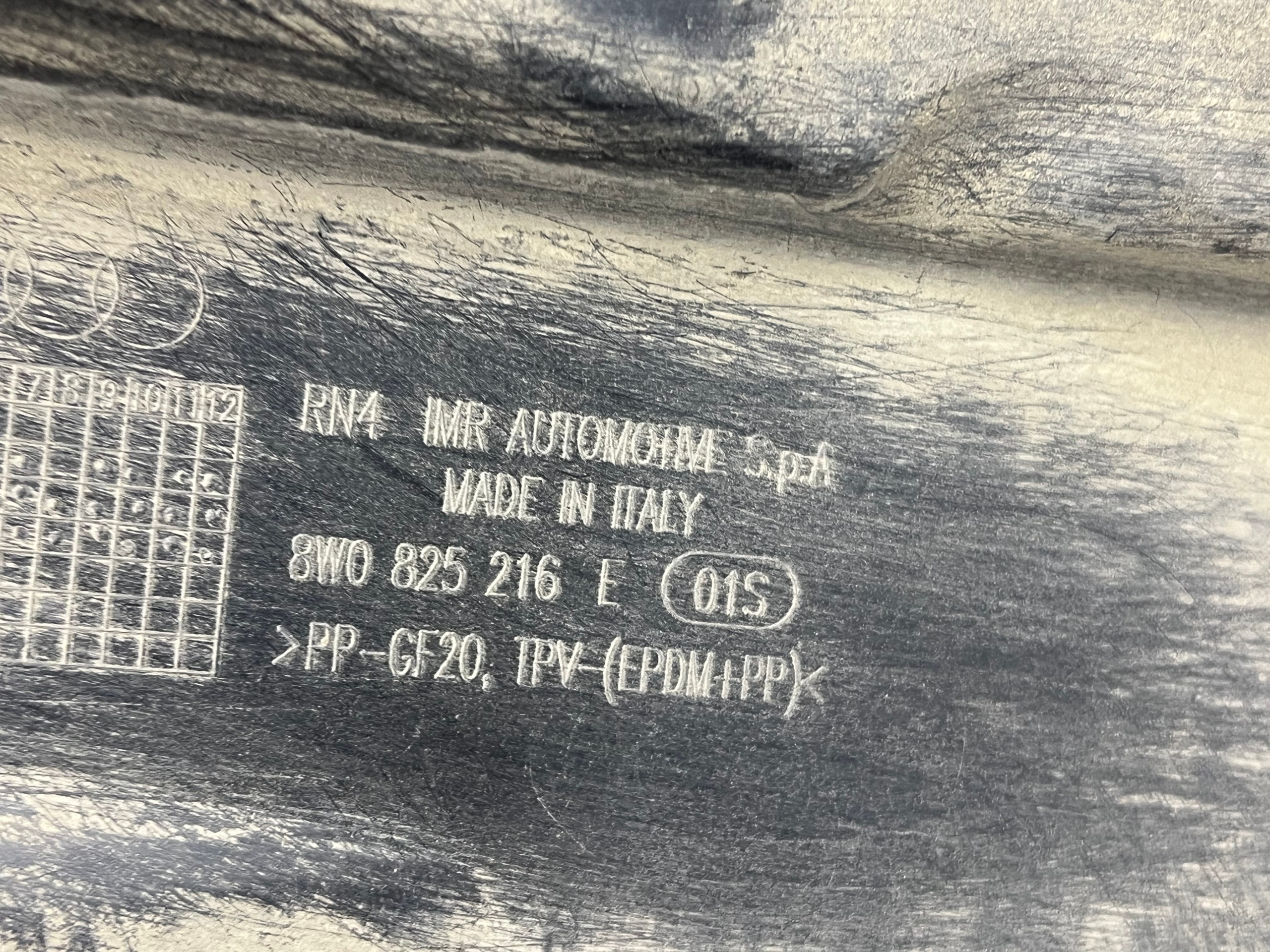 AUDI A4 B9 KOMBI Blende Abdeckung abdeckung Unterfahrschutz 8W0825216E