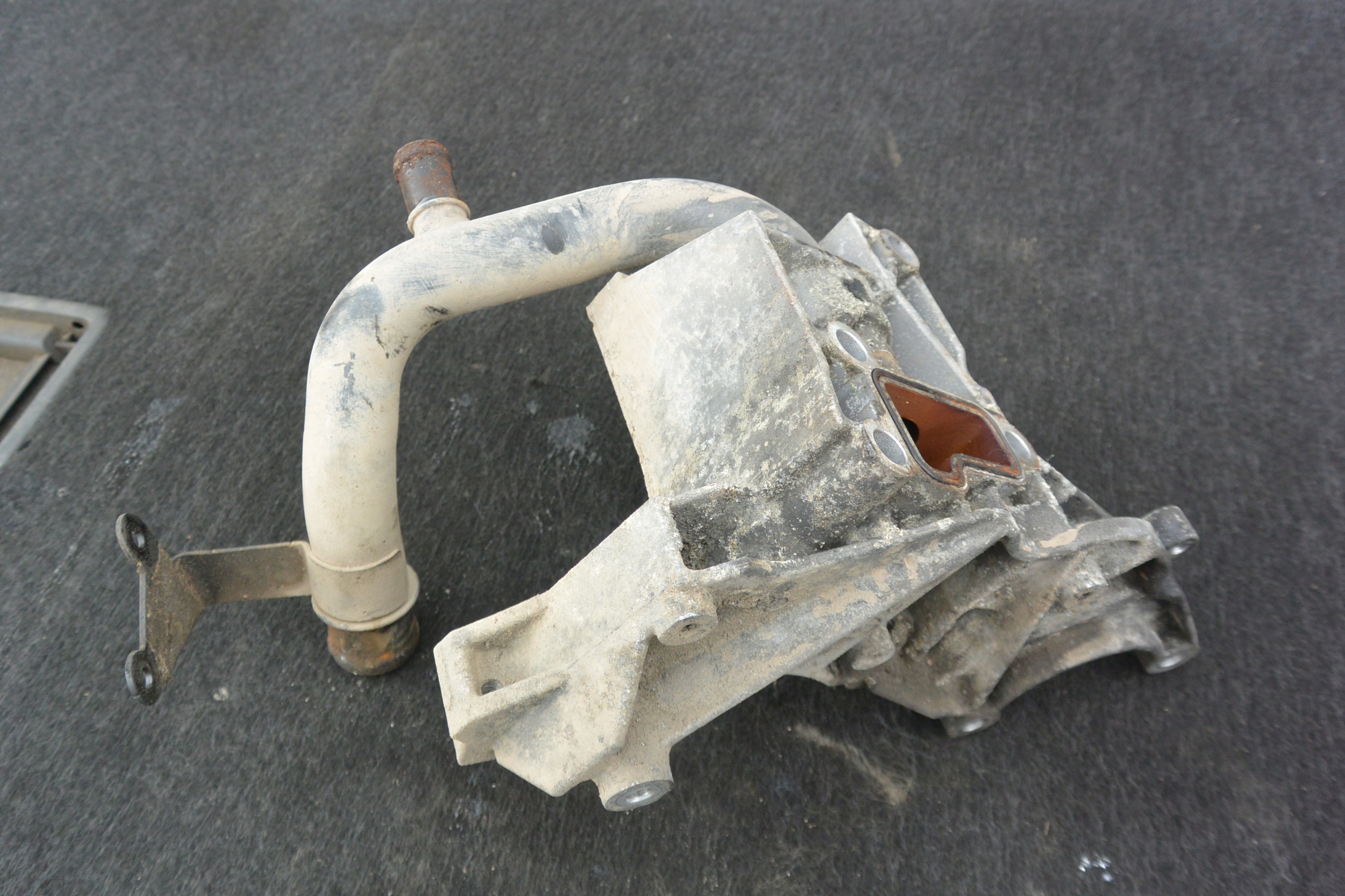 supporto alternatore 3.0 TDI AUDI Q7 4L VW TOUAREG 7L