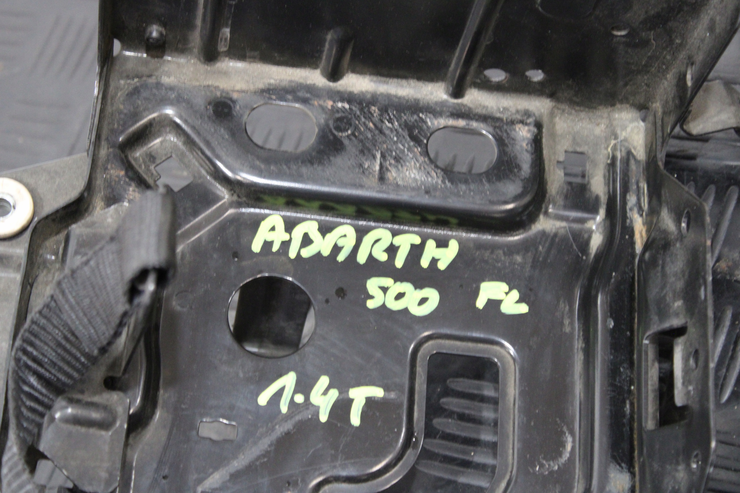 držač akumulatora FIAT 500 ABARTH LIFT