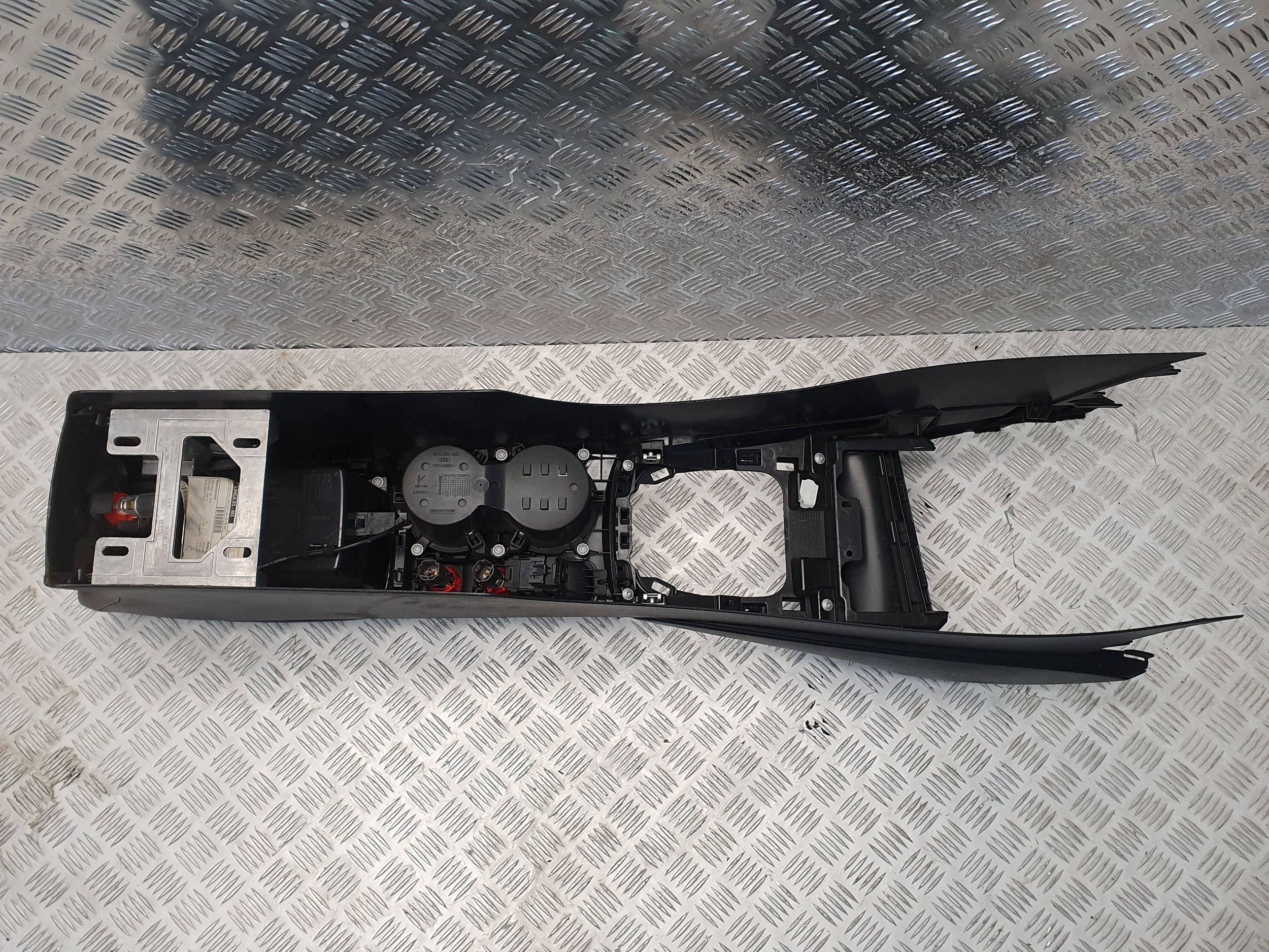 tunnel central armrest passenger compartment 8U0864981A AUDI Q3 8U 11-18