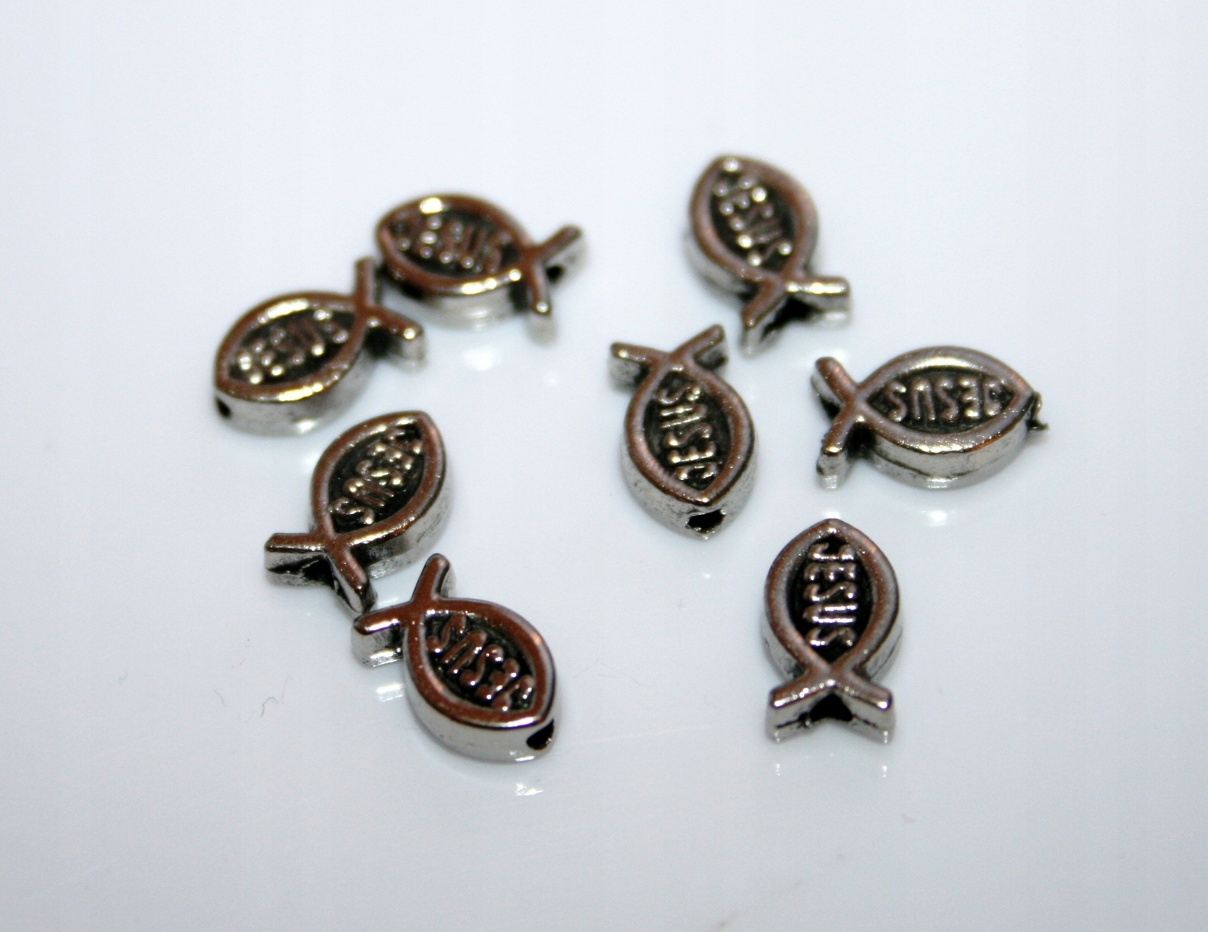 

Metal łącznik różańca przewlekany rybka ichtys 8mm