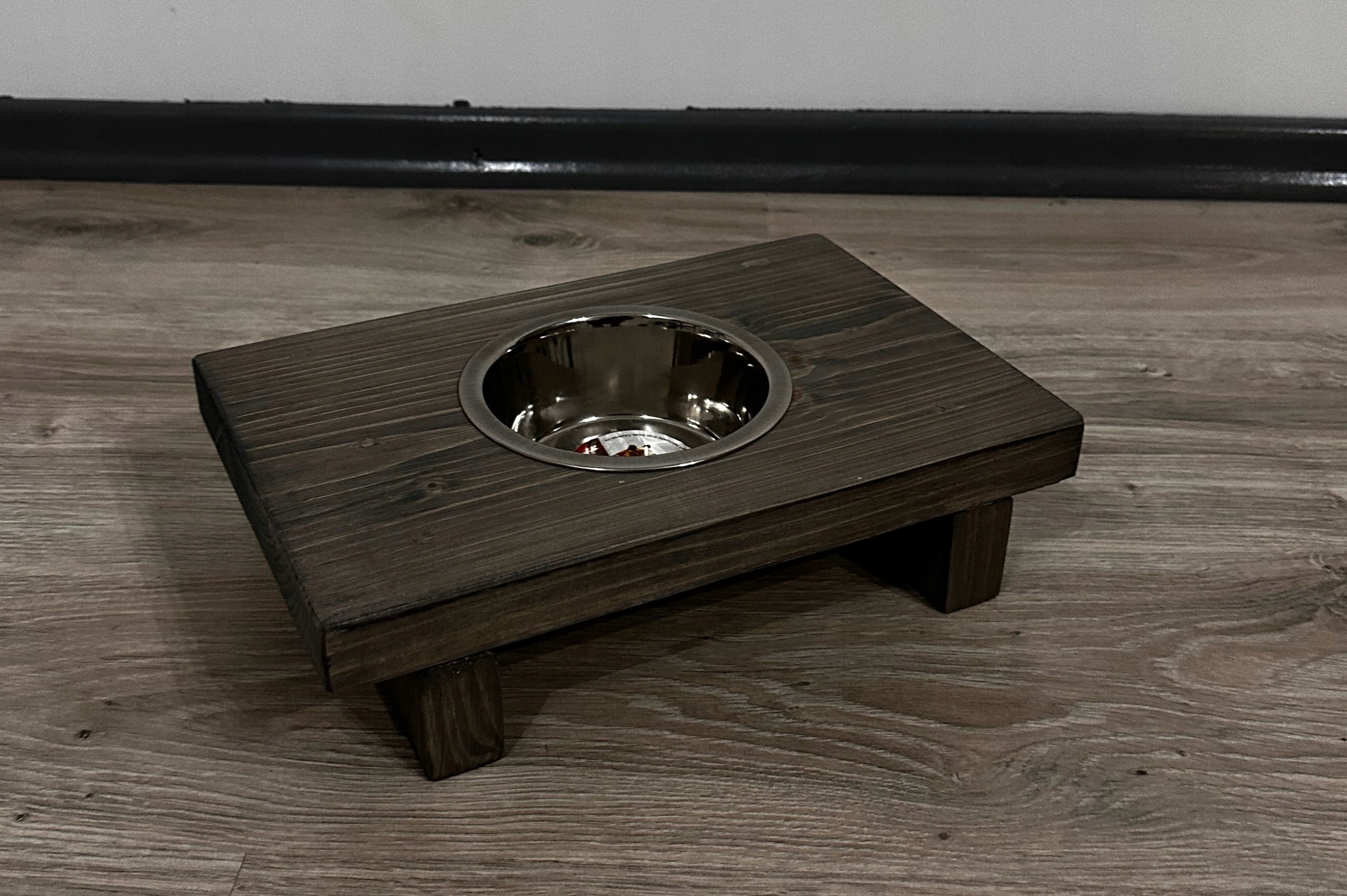 Levně Dřevěný stojan na Misky pro psa kočku Dřevěný bufet 1x0,45 l