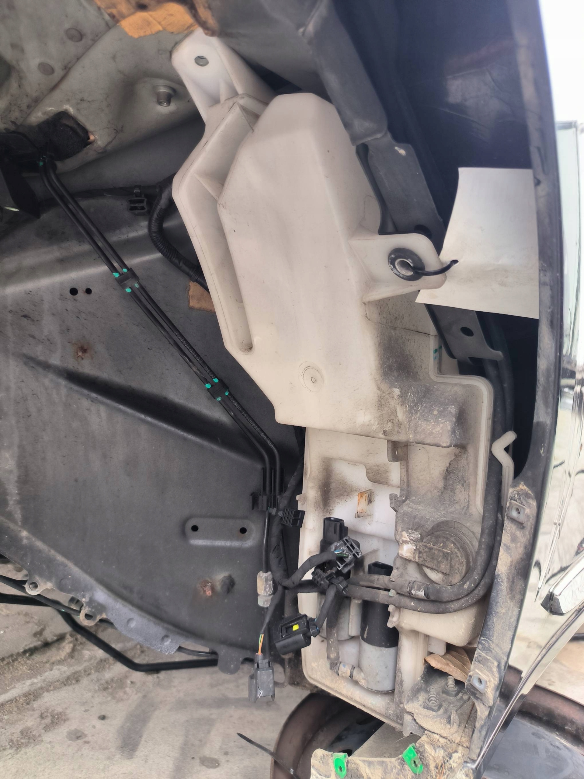washer fluid tank VOLVO S90 II
