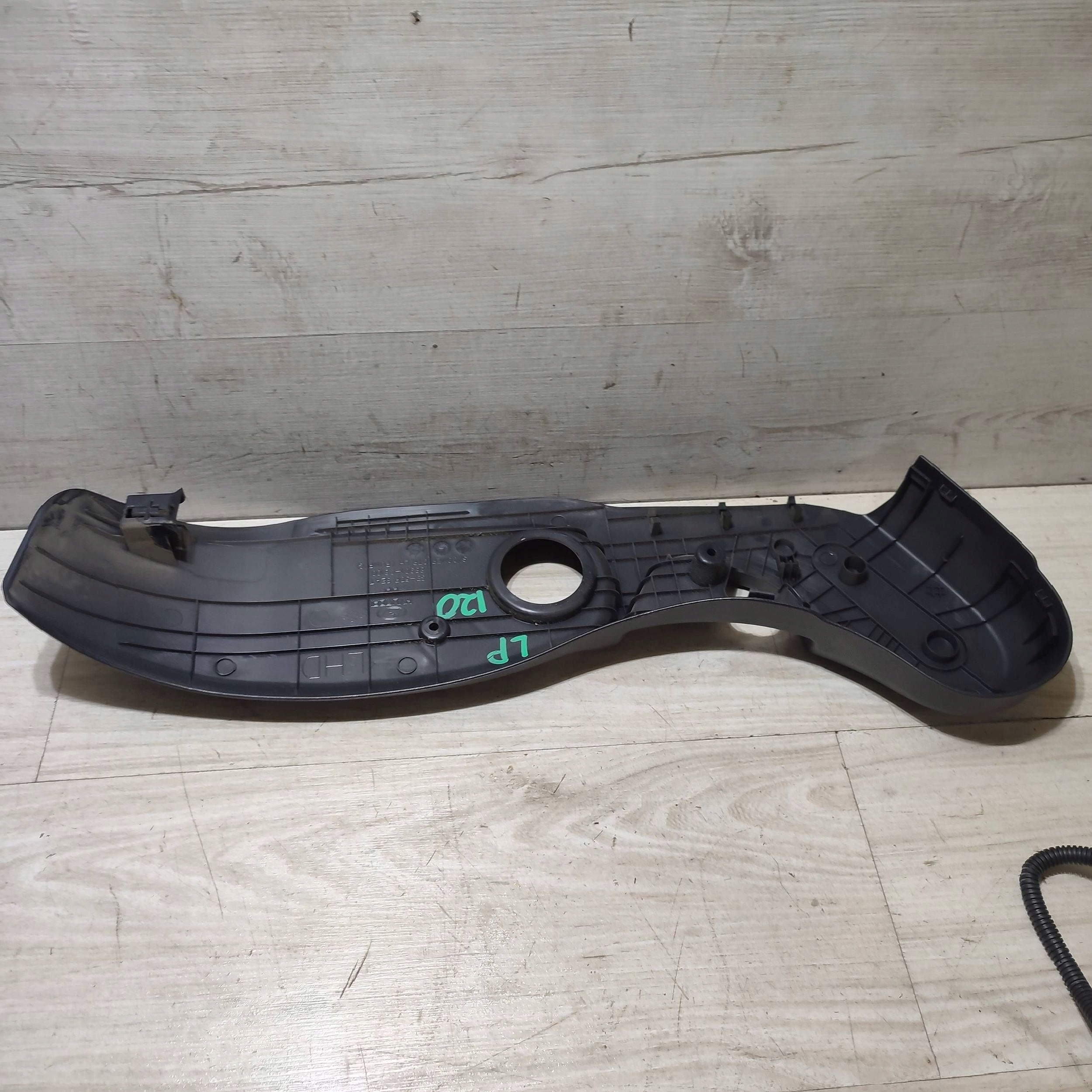 side side seat left front Hyundai i20 88901C8100
