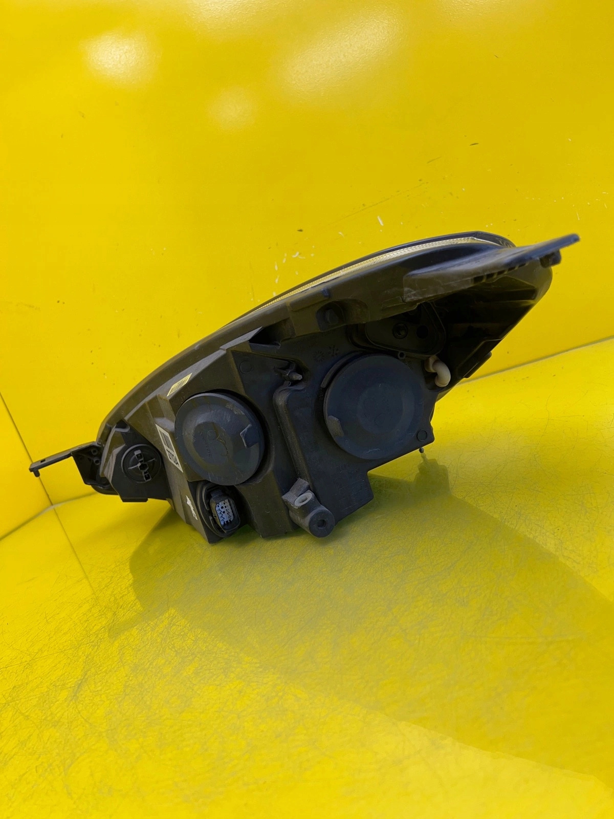light right front Ford Fiesta MK8 Zwykla H7