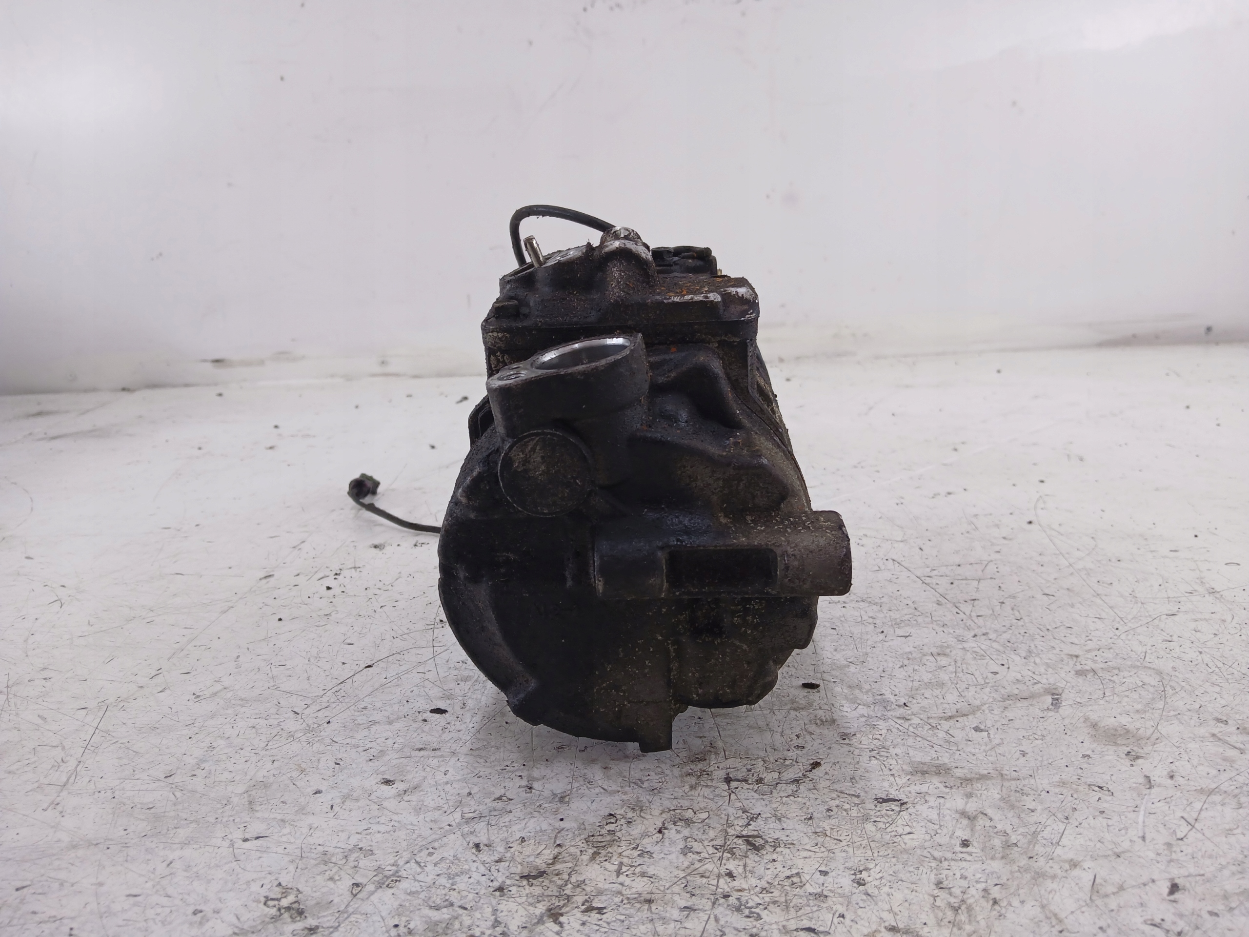 AUDI A6 C5 A4 B5 2.5 TDI compressor; compressor of the air conditioning 4B0260805B