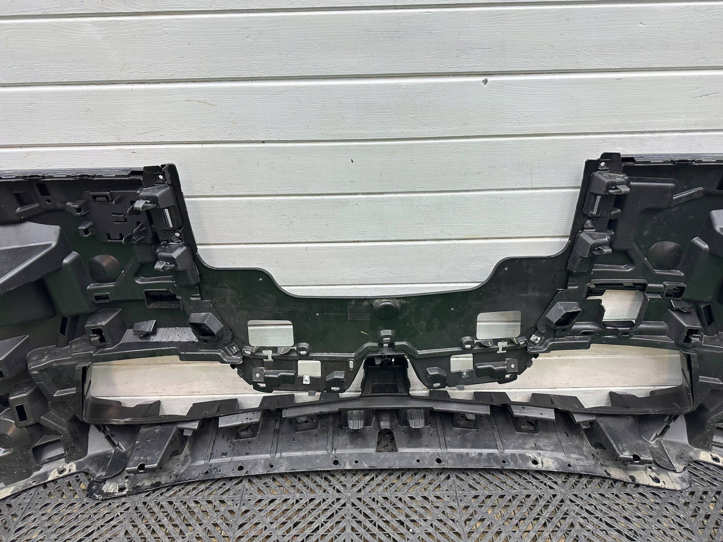 front bumper front BMW iX i20 KOMPLET SLIZGOW PRZEDNICH