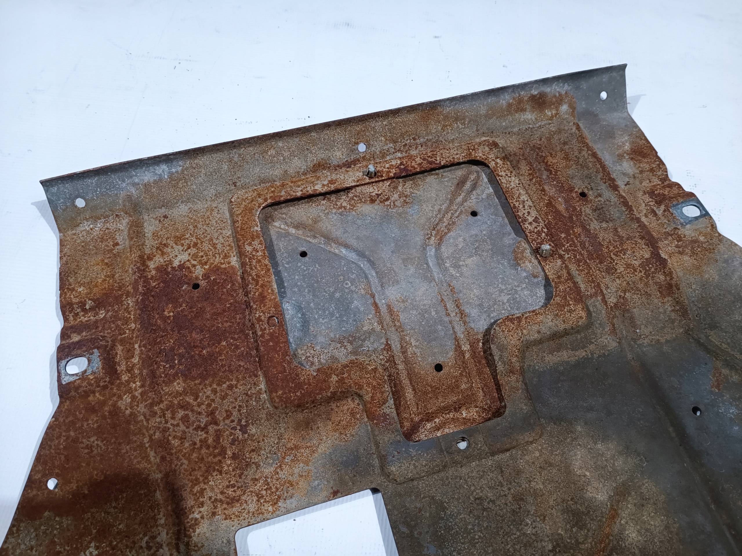 cover lower of the engine below engine Ford F150 2009-2014