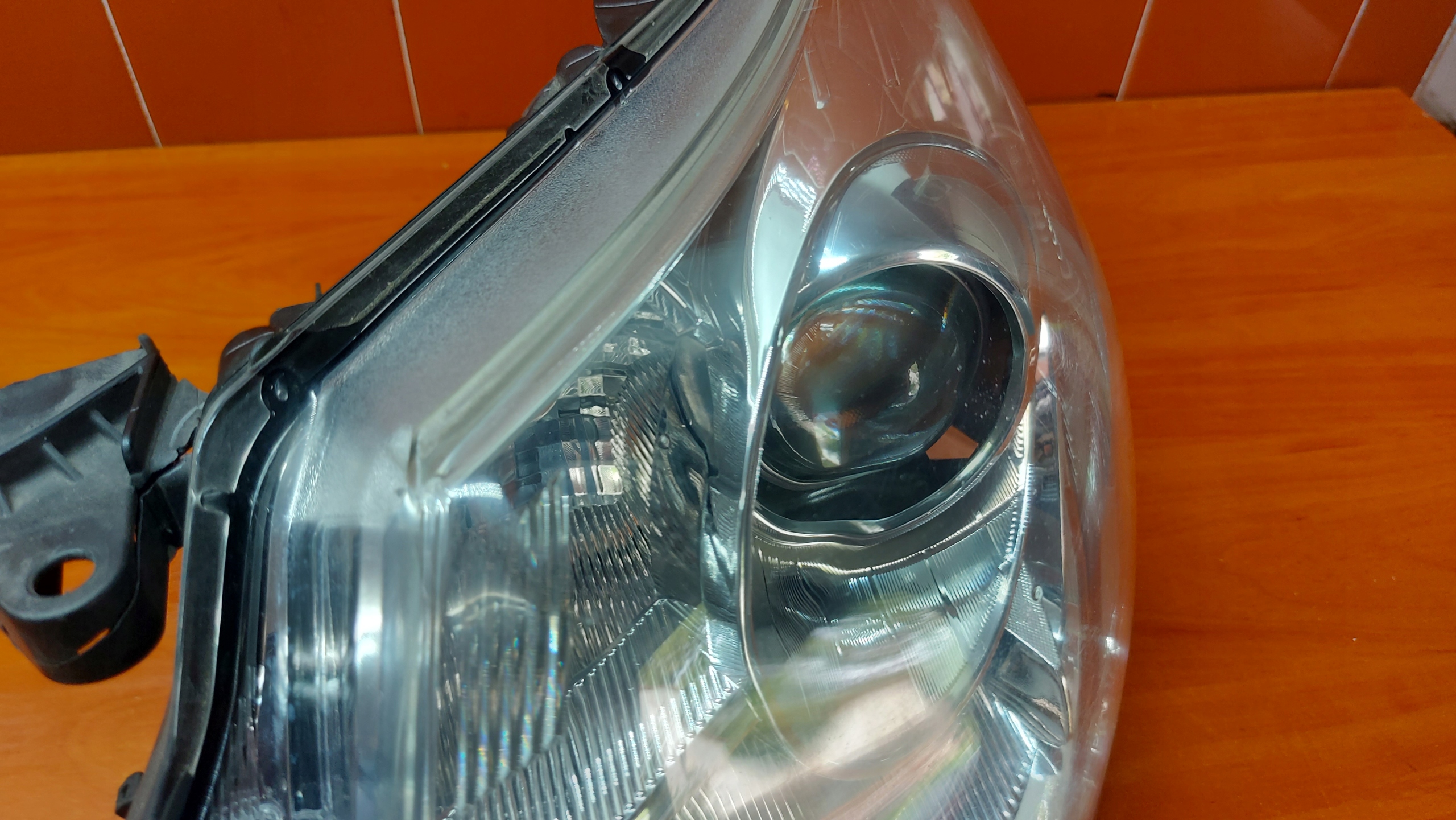 REFLEKTOR light left left front TOYOTA AVENSIS T27 09
