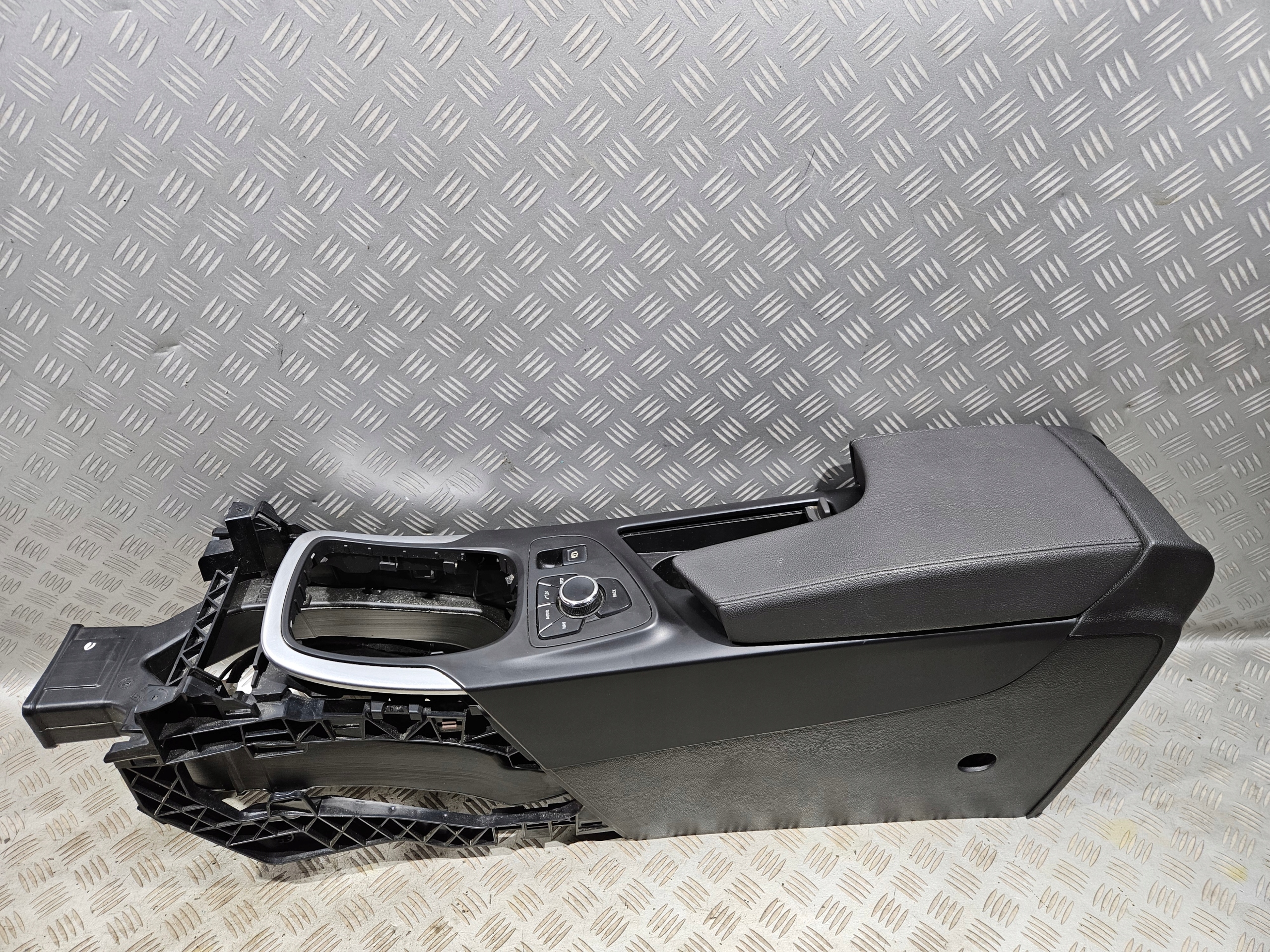 PODŁOKIETNIK TUNEL ŚRODKOWY OPEL INSIGNIA A EUROPA