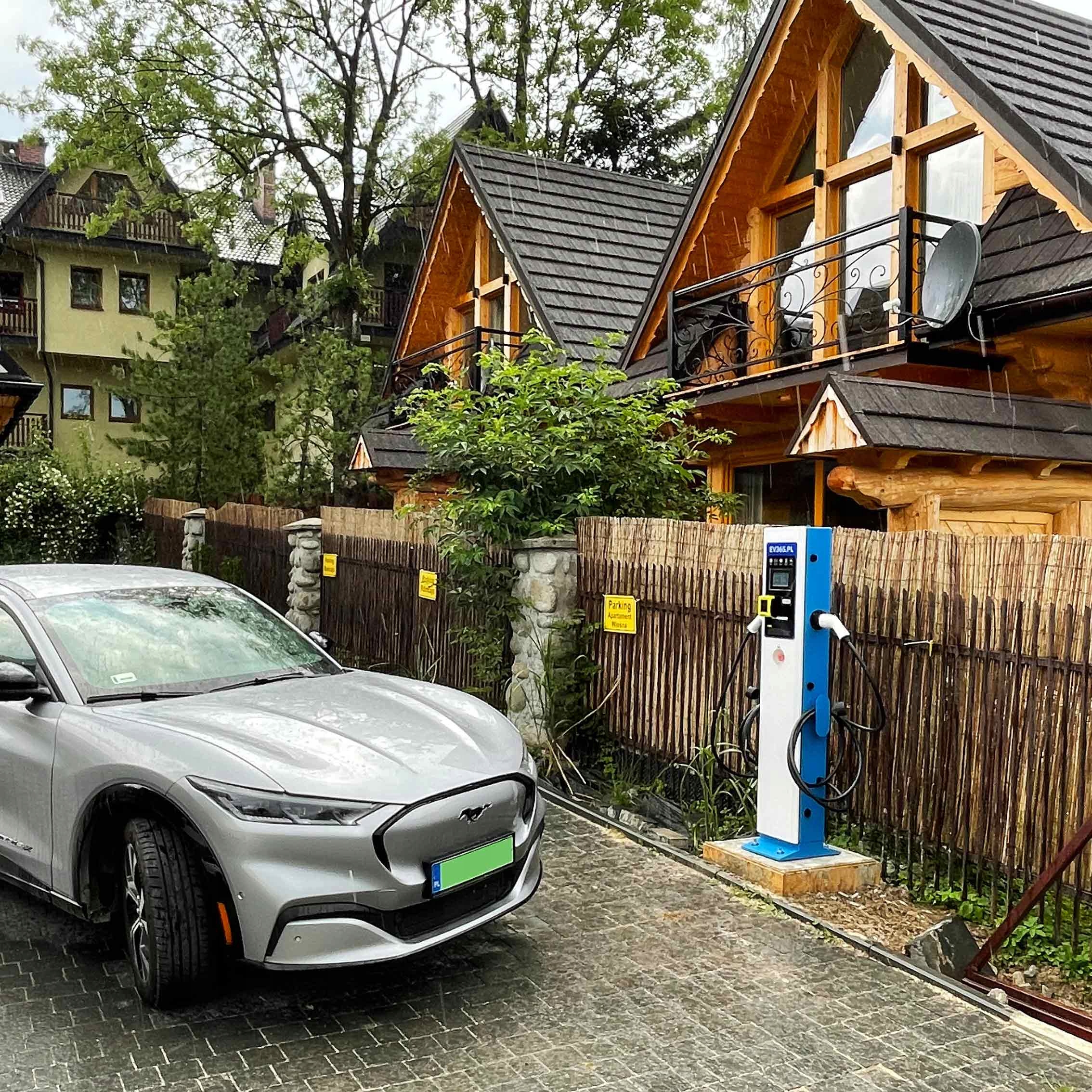 Stacja Ładowania EV365 AC2 moc 2x22kW z Terminalem Rodzaj złącza Typ 2