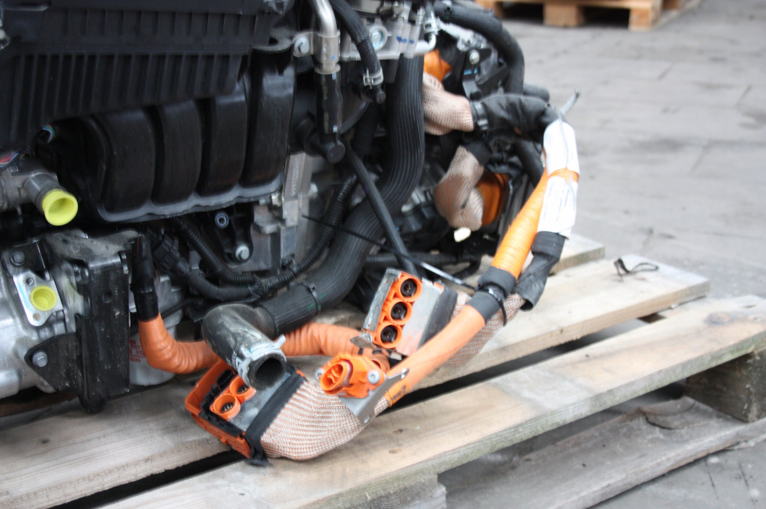 Двигатель коробка 1.6 E-TECH H4MC632 renault CLIO V