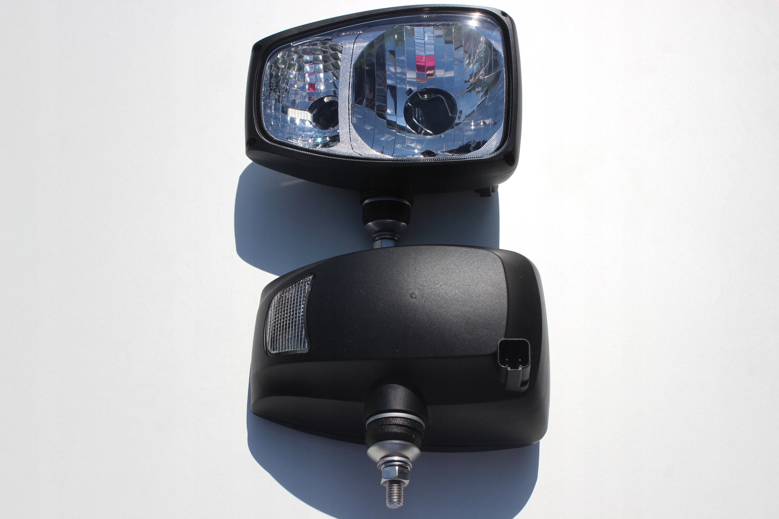 REFLEKTOR LAMPA PRZEDNIA JCB MANITOU CAT CASE PRAW