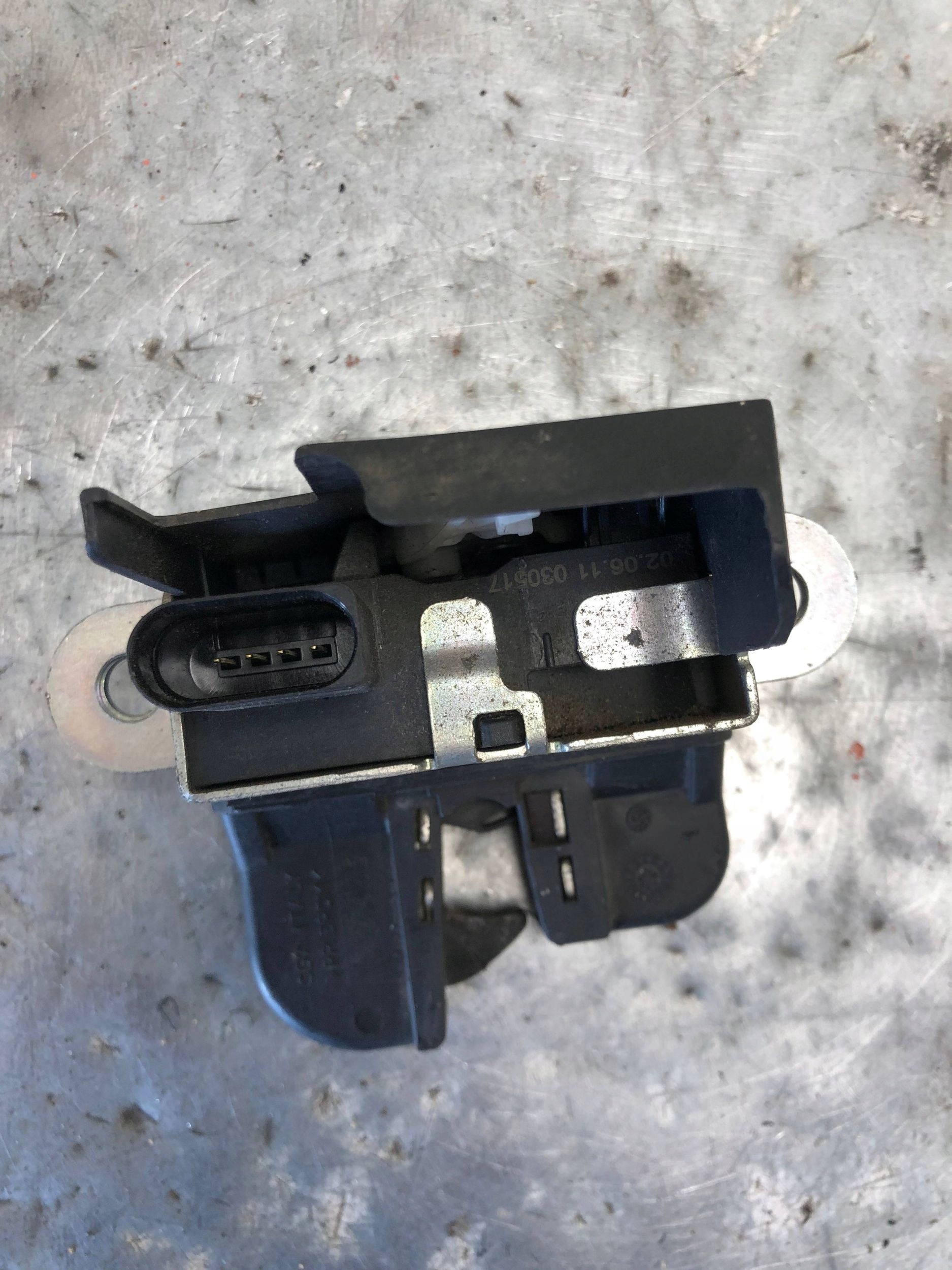 lock bonnet boot VW GOLF V 1K6827505E