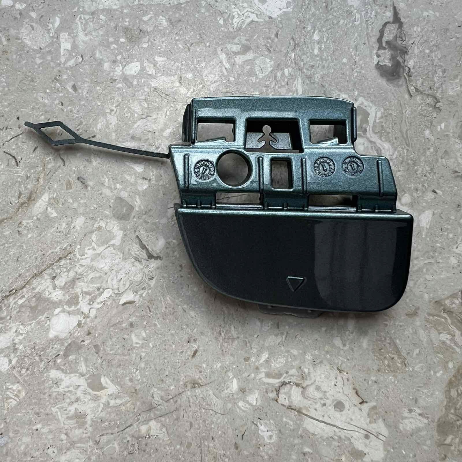 MERCEDES W214 Abschleppöse Stoßstange heck A2148856704