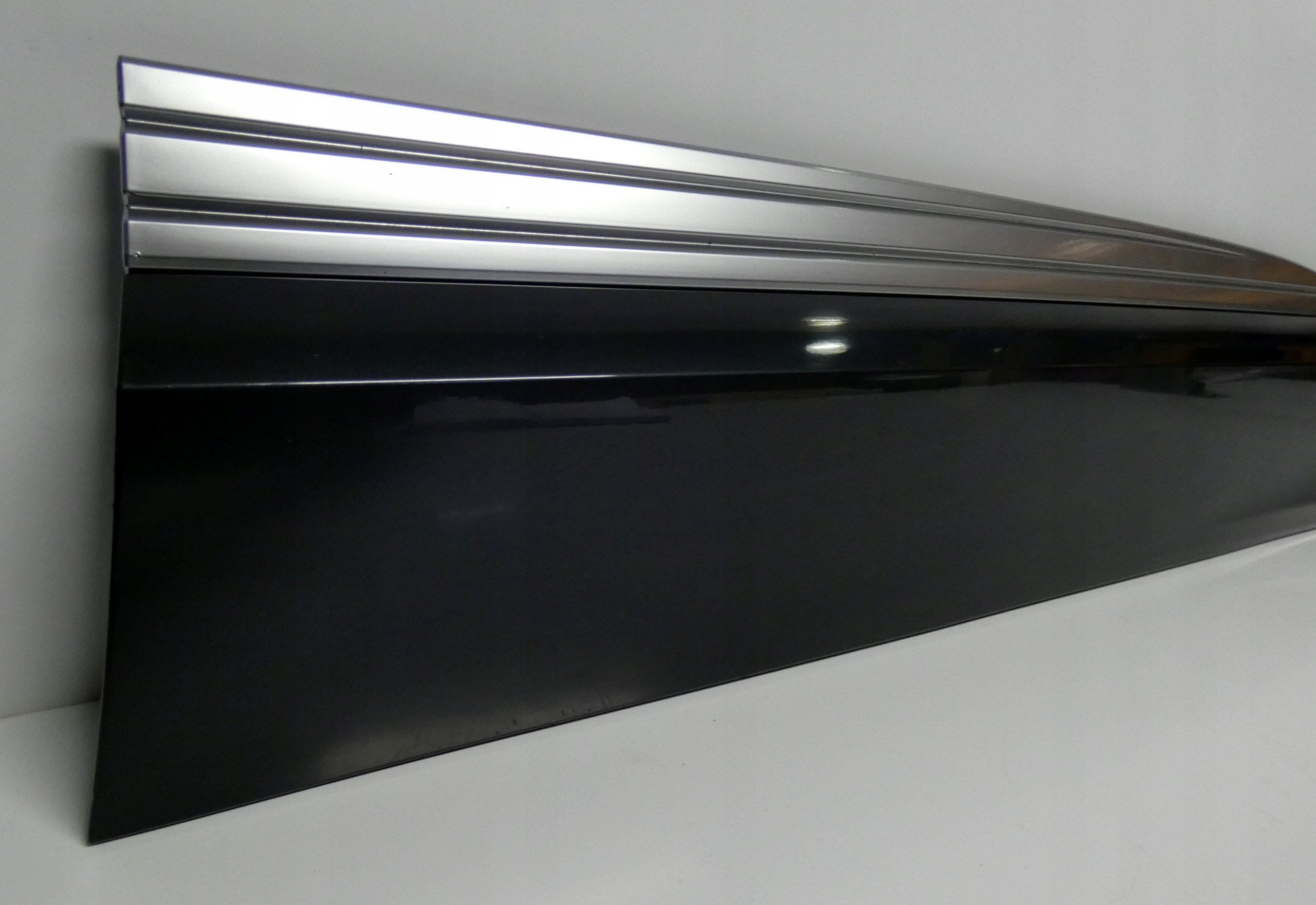 AUDI ETRON E-TRON 4KE853060A/B moulding door left