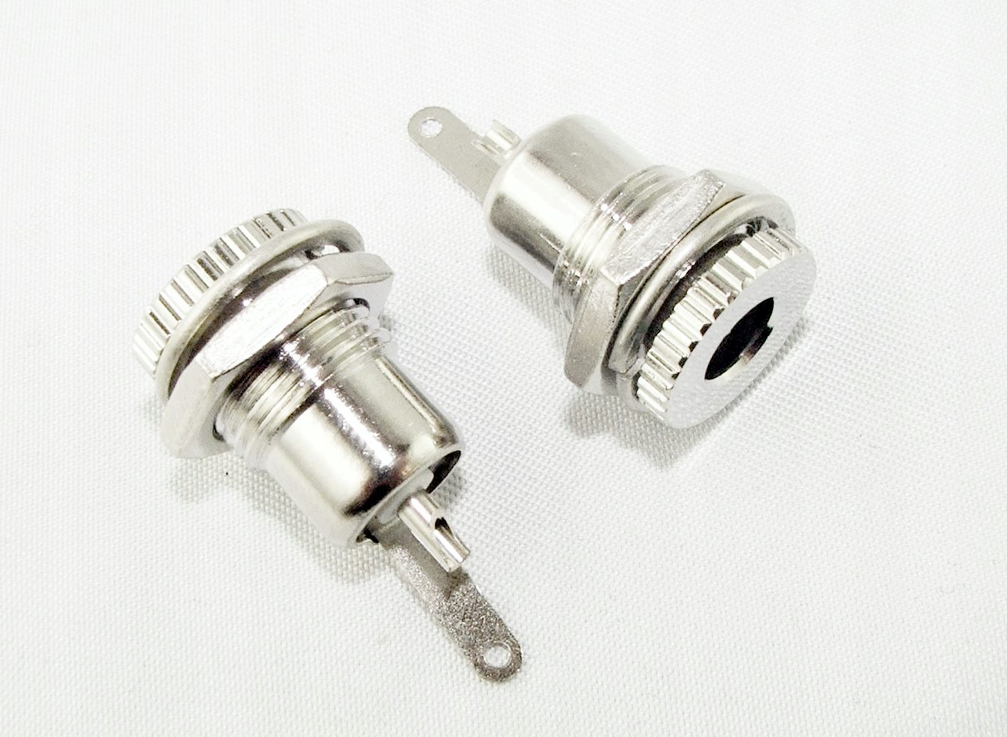 GNIAZDO DC 2.5/5.5 DO OBUDOWY METALOWE