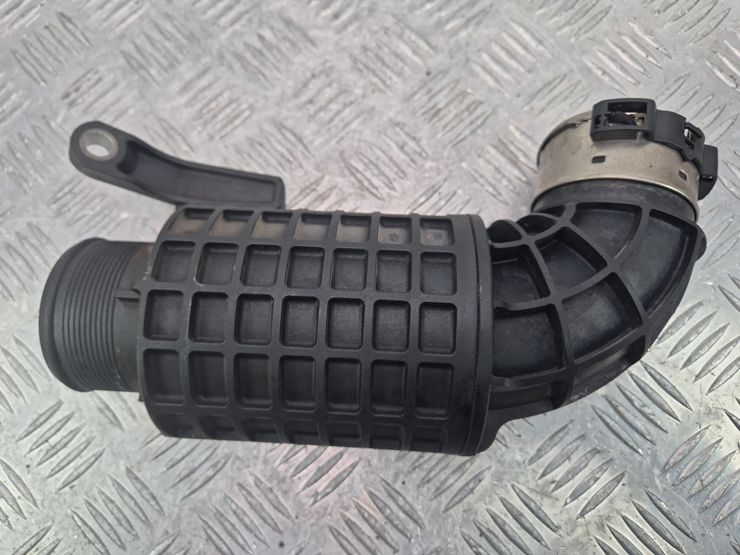 canalisation intercooler BMW 2 F46 218d 8577233 B47C20A