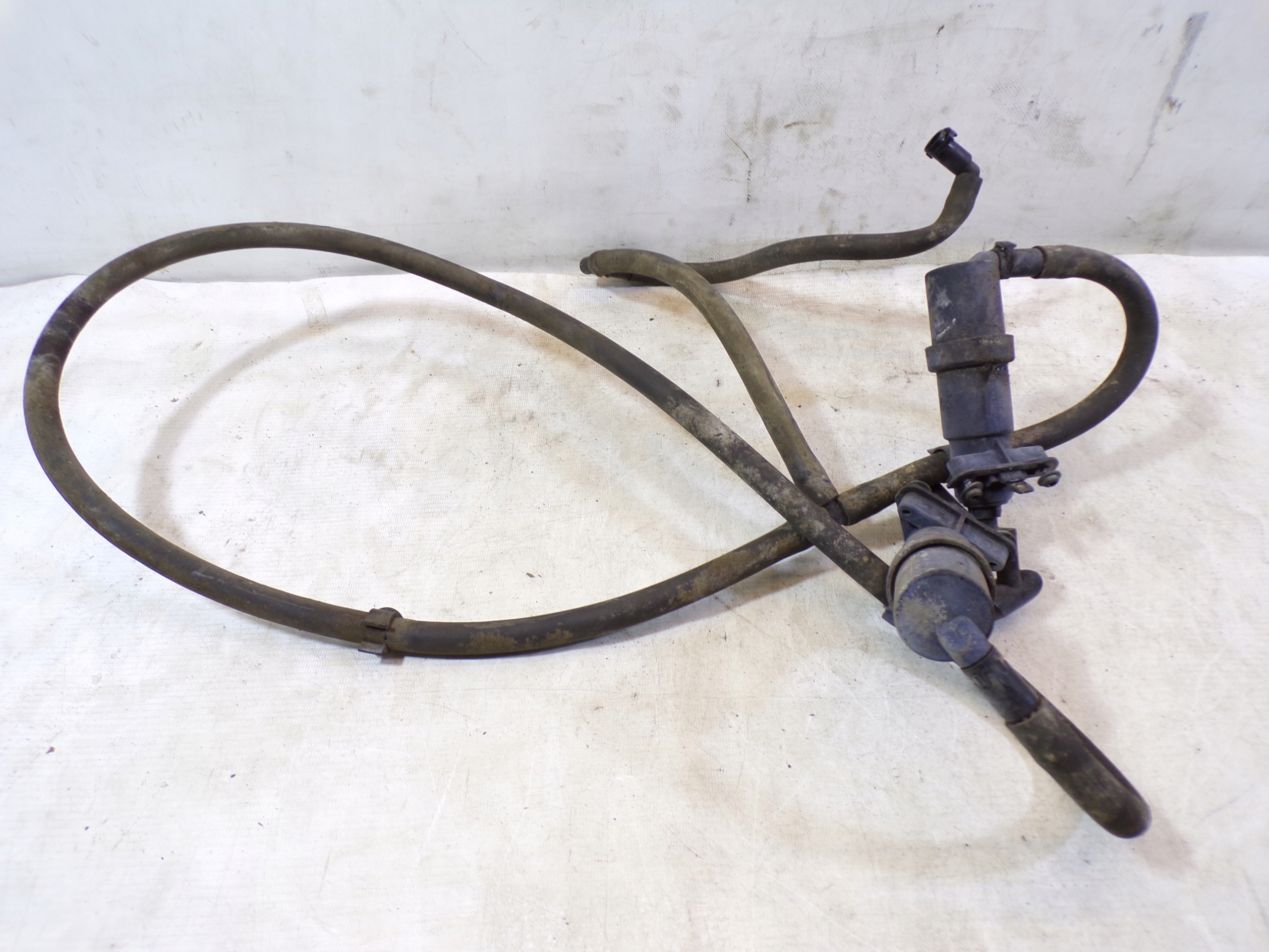 SPRYSKIWACZE REFLEKTORÓW LAMP PRAWY LEWY VOLKSWAGEN GOLF 4 IV