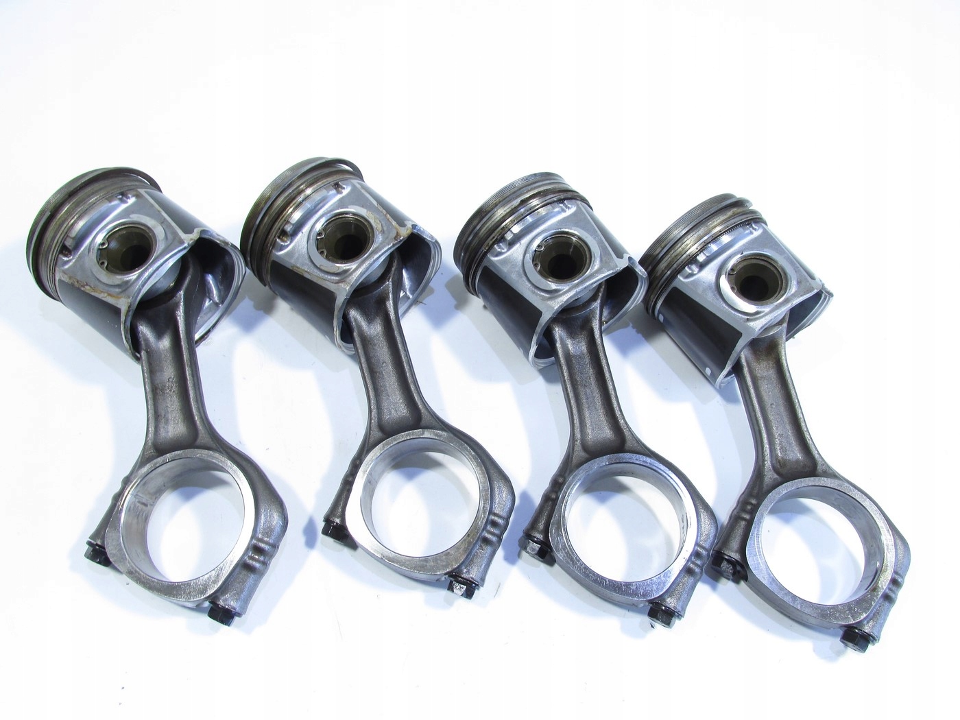 Поршень Поршні шатун iveco daily 3.0 hpi