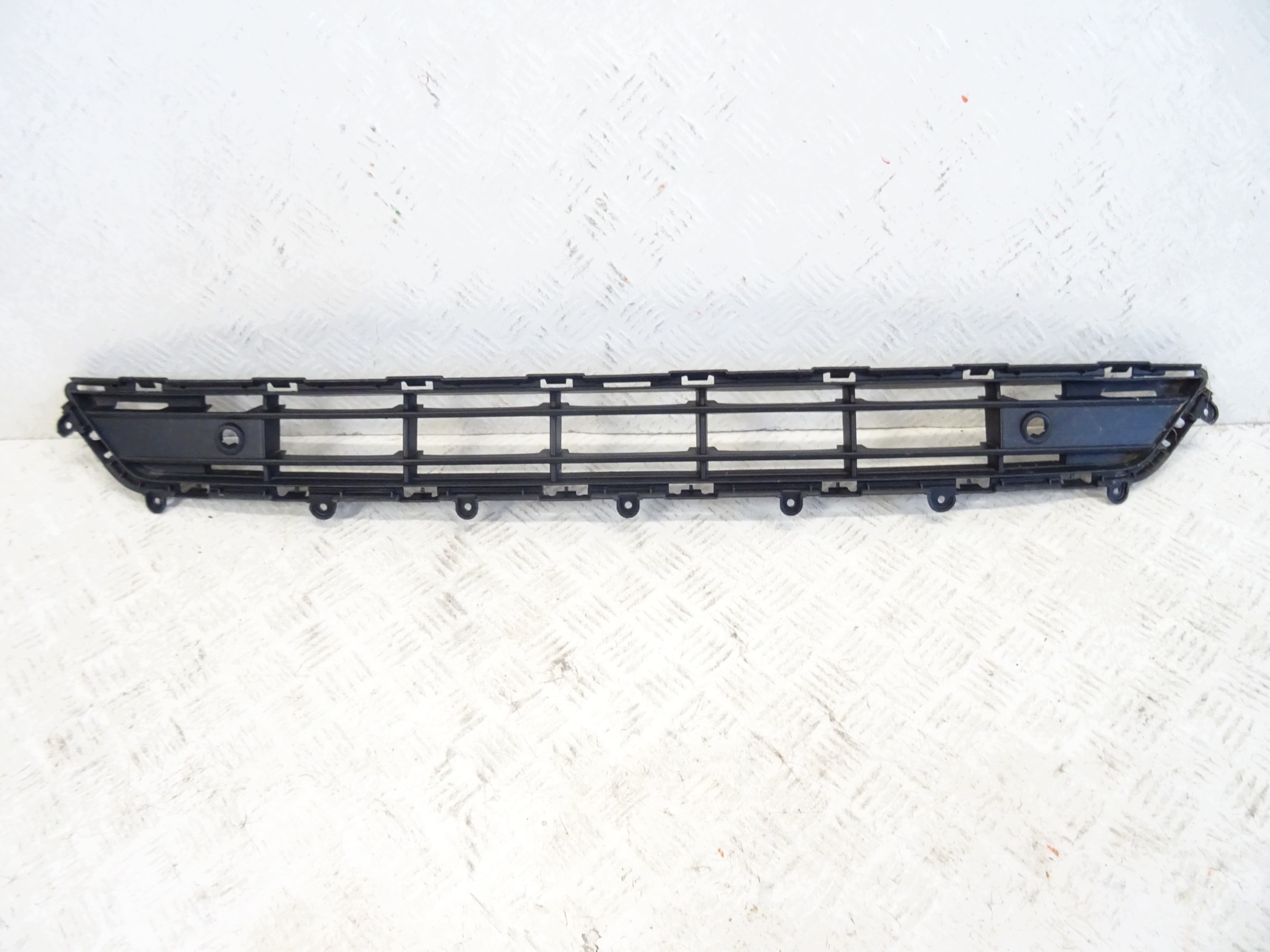 grid of a bumper front VOLVO XC40 II 31449342