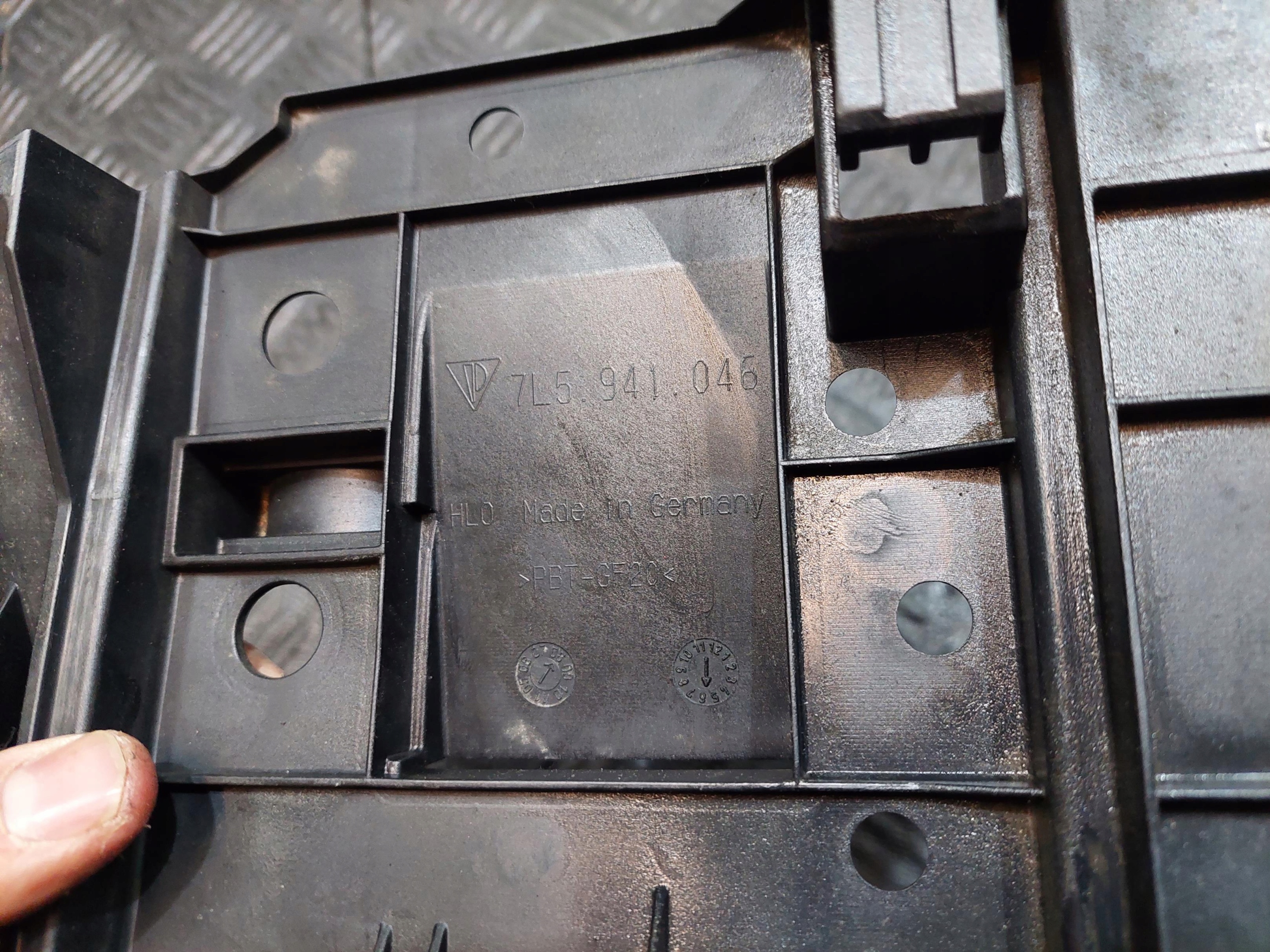 holder lights support front front left 7L5941045 PORSCHE CAYENNE S and 7L