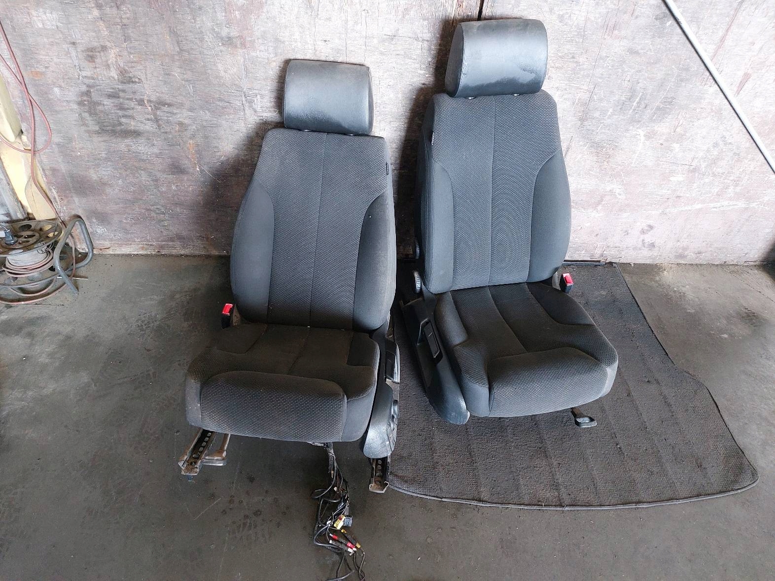 seat left front + right front VOLKSWAGEN PASSAT B6 DVD EKRAN