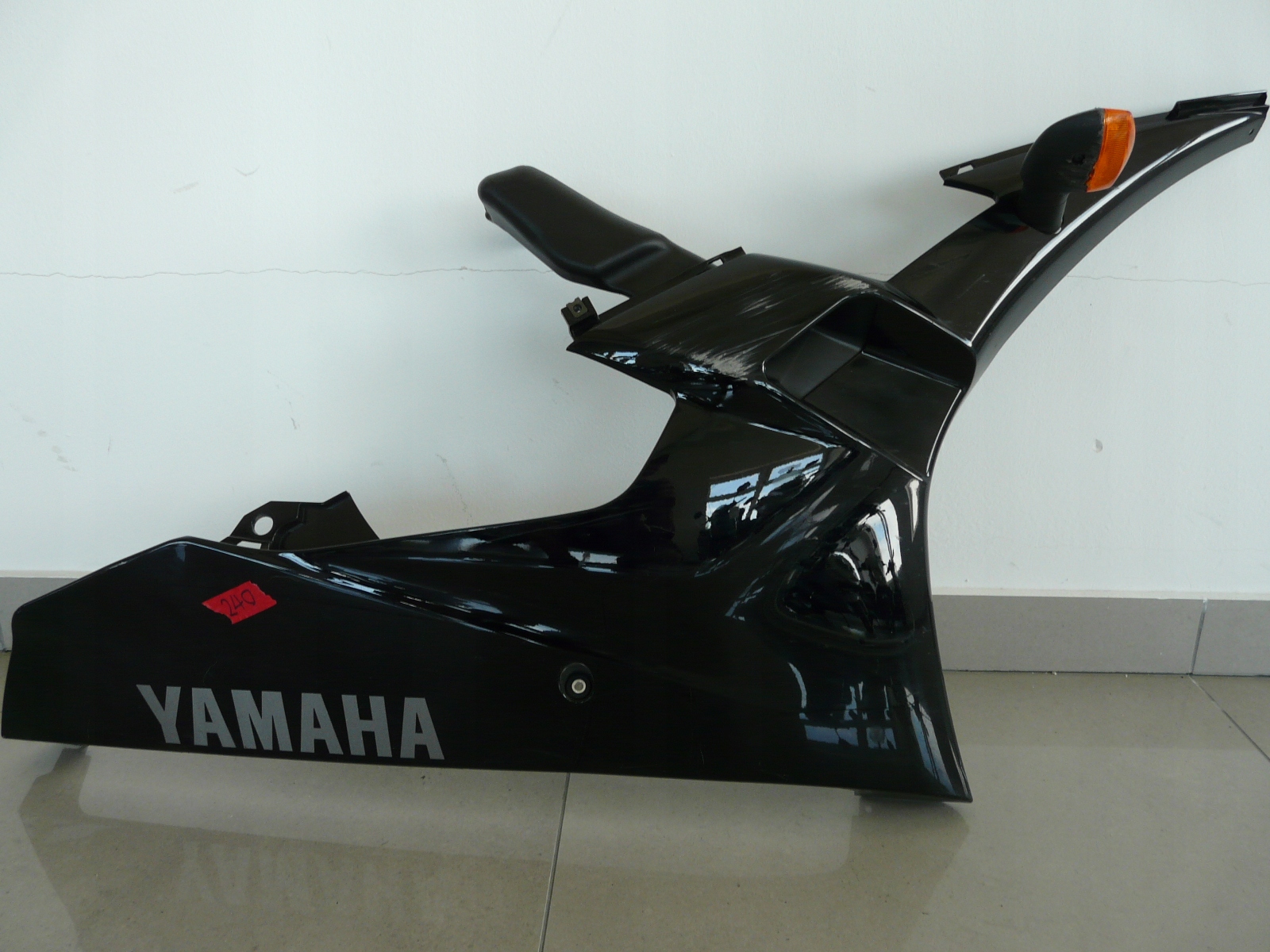 2C0-28395-00 - Обтекатель бекон нижний правый Yamaha YZF-R6 R6 06-07