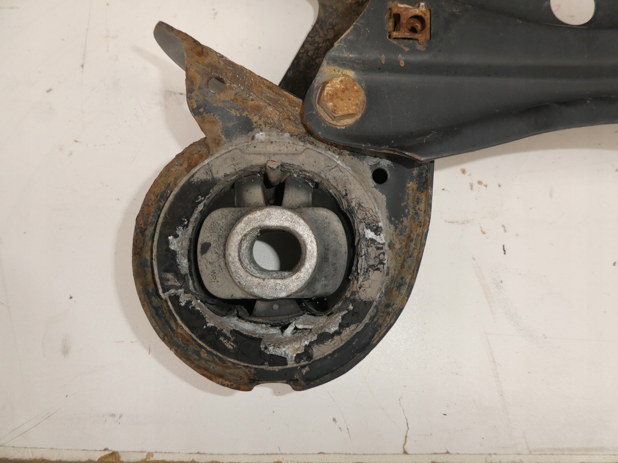 subframe SAMKI of the engine front AUDI A6 C6 4F0399313AD