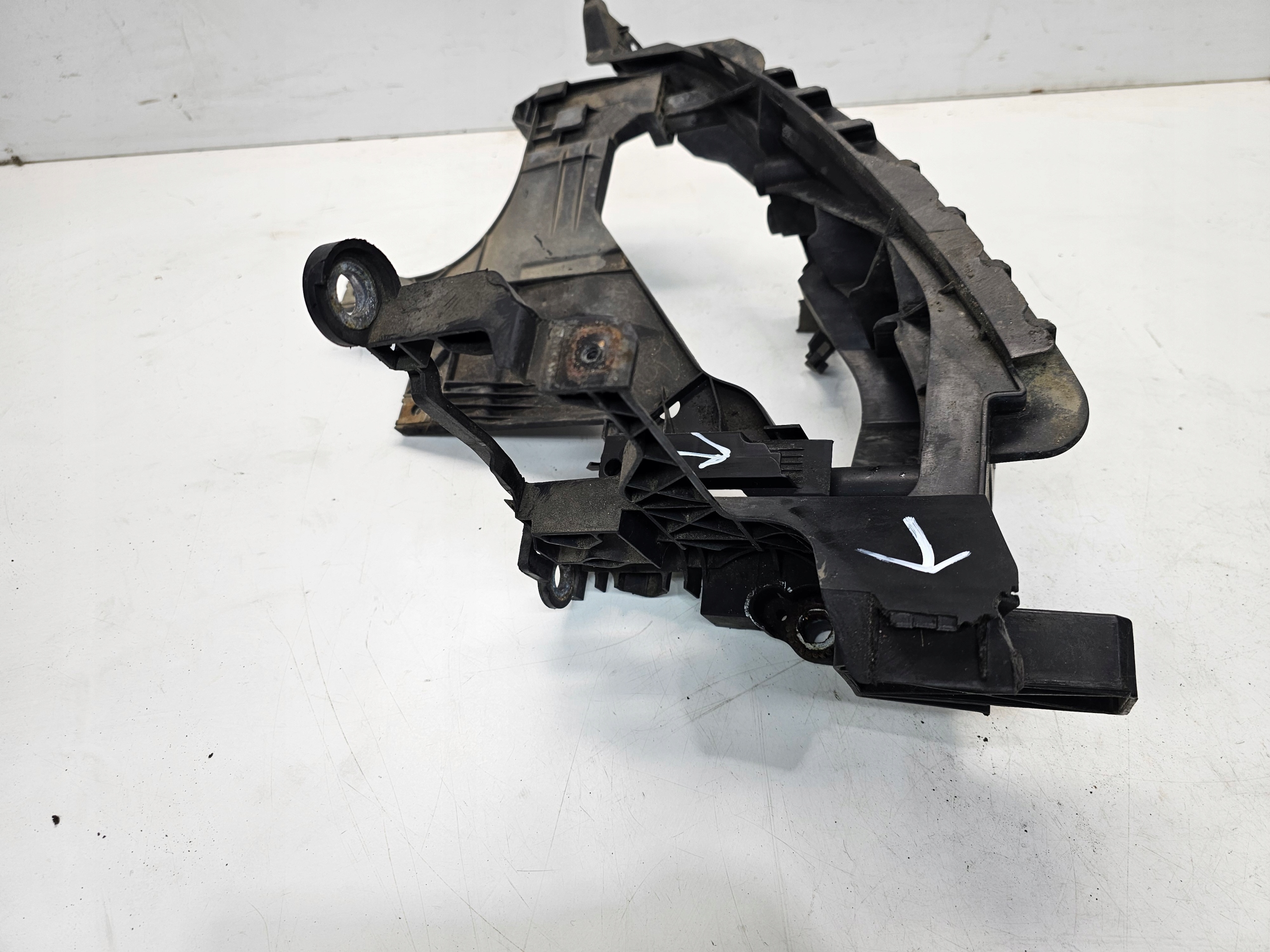support REFLEKTORA left AUDI A4 B8 LIFT 8K0805607B