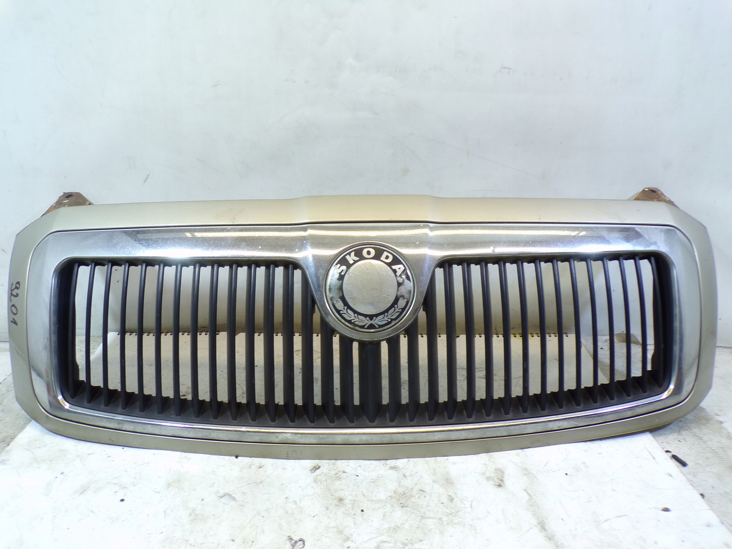 Griglia GRIGLIA radiatore SKODA SUPERB 1 e colore 9201