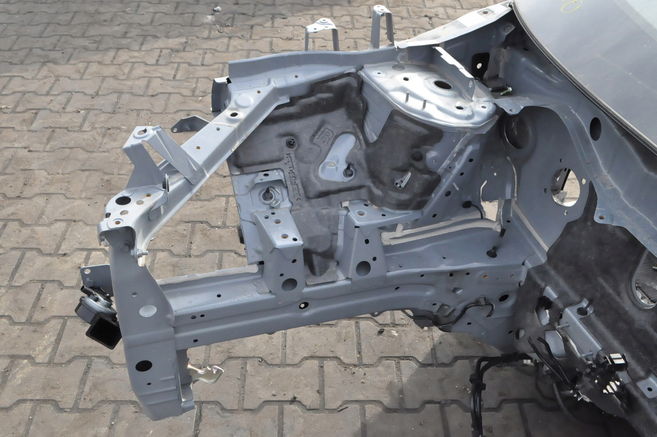 NISSAN X-TRAIL IV T33 2021- ĆWIARTKA PODŁUŻNICA PRAWA PRZÓD Typ samochodu Samochody osobowe