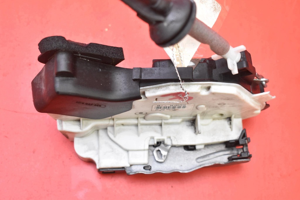 lock door right front front EU 5E1837016 VW PASSAT B8 14-19