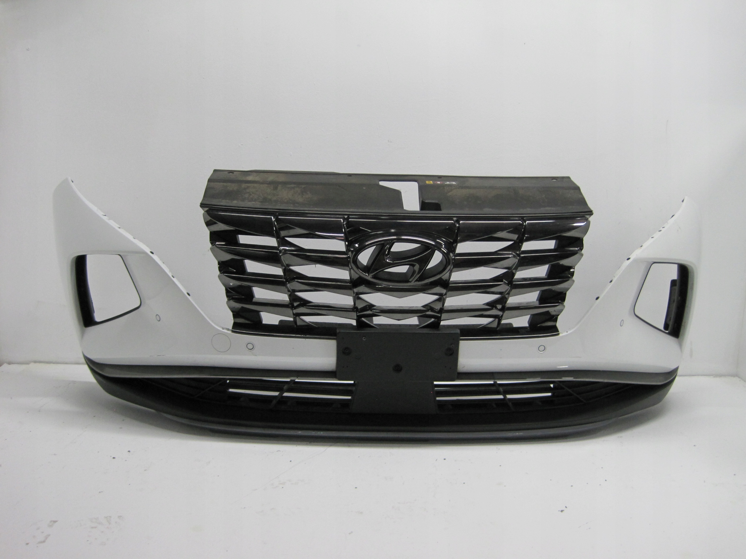 bumper HYUNDAI TUCSON IV 4 PDC 20R front