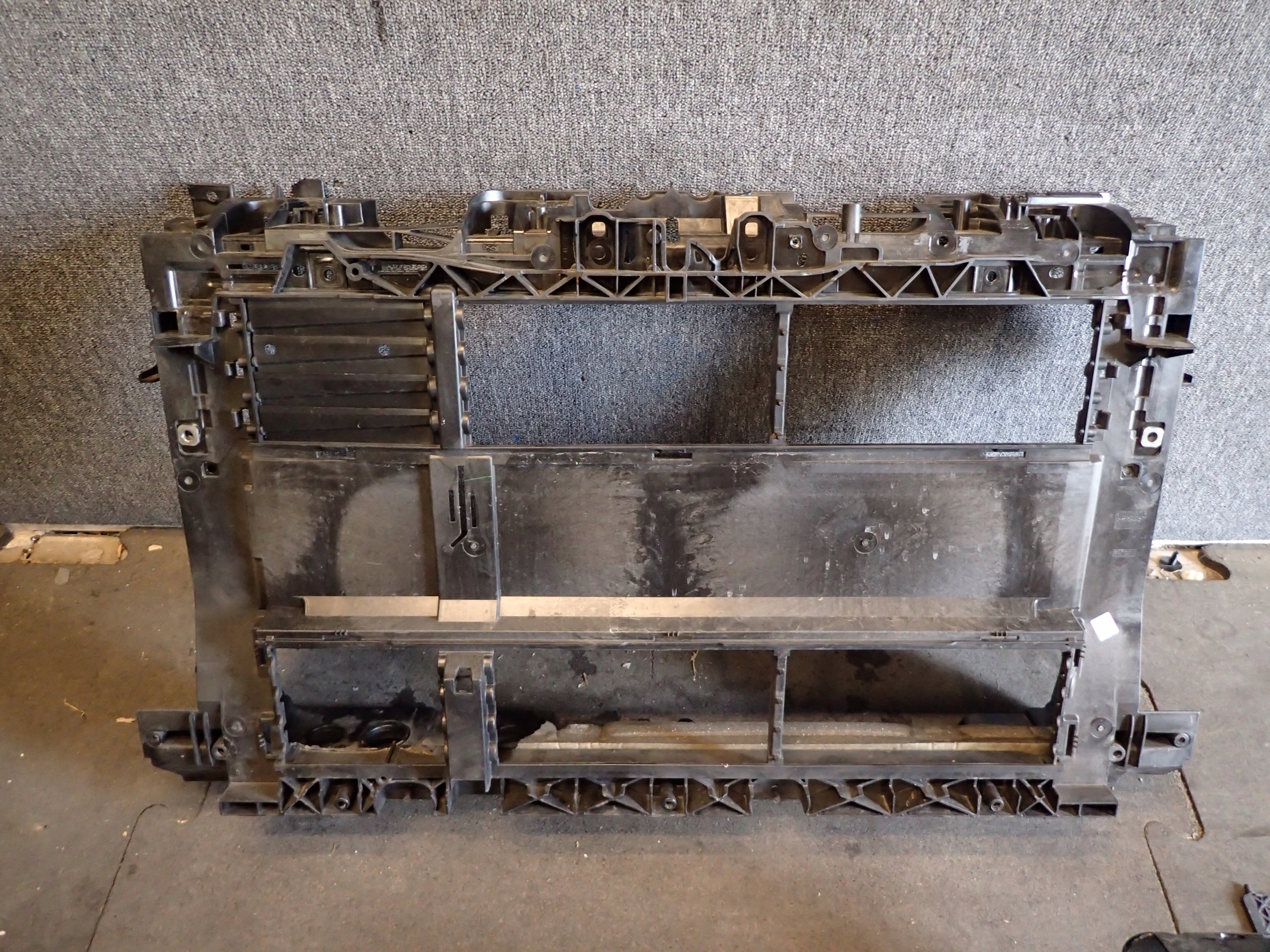 PAS PRZEDNI BELKA ŻALUZJA PRZÓD FORD FIESTA MK8 ST Typ samochodu Samochody osobowe