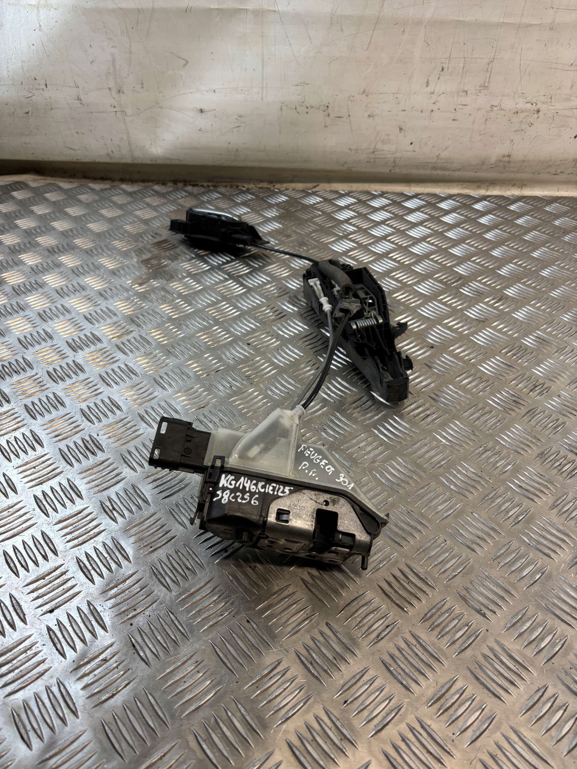 lock door right front Peugeot 301 PSA767857